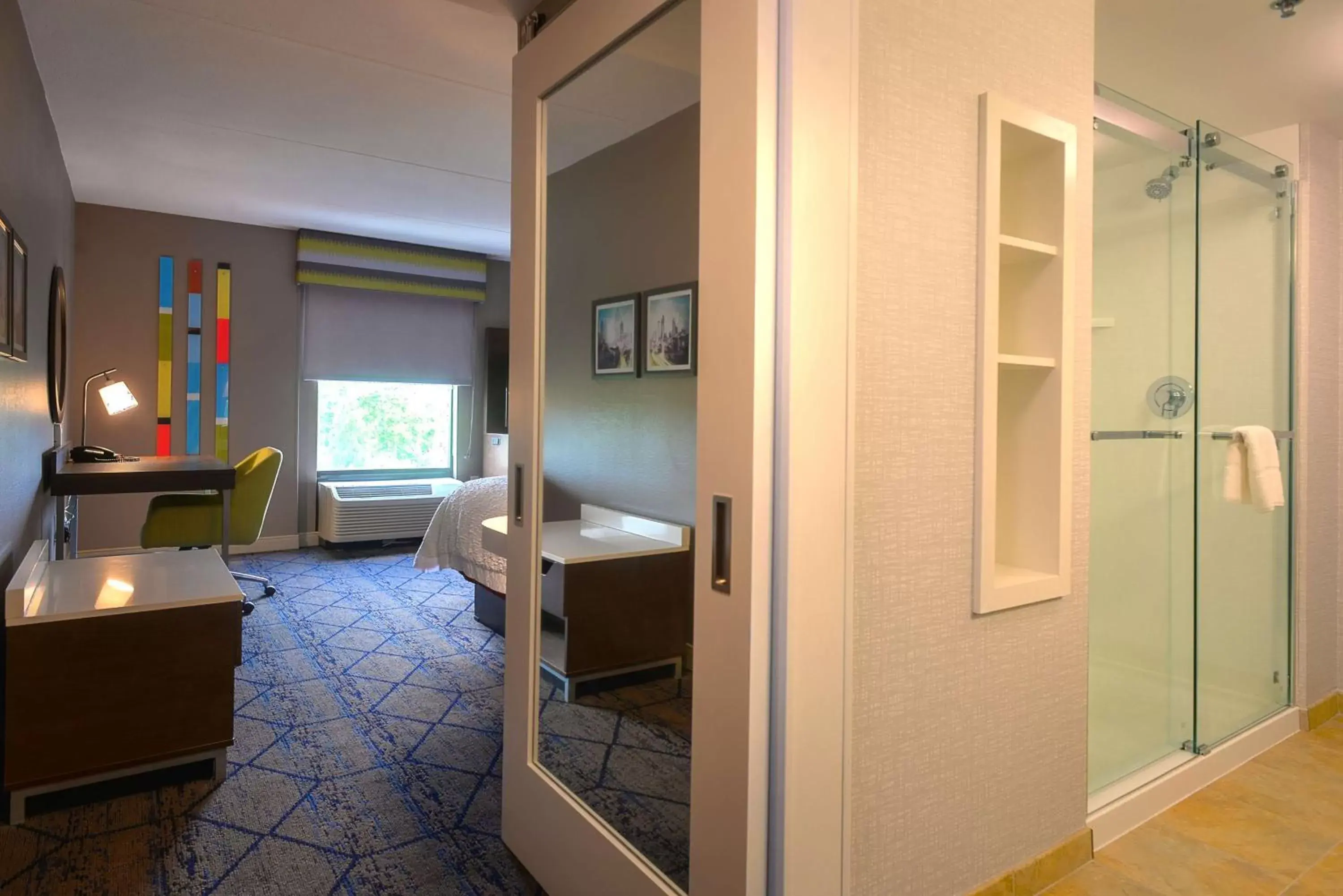 Bedroom, Bathroom in Hampton Inn & Suites Atlanta-Six Flags