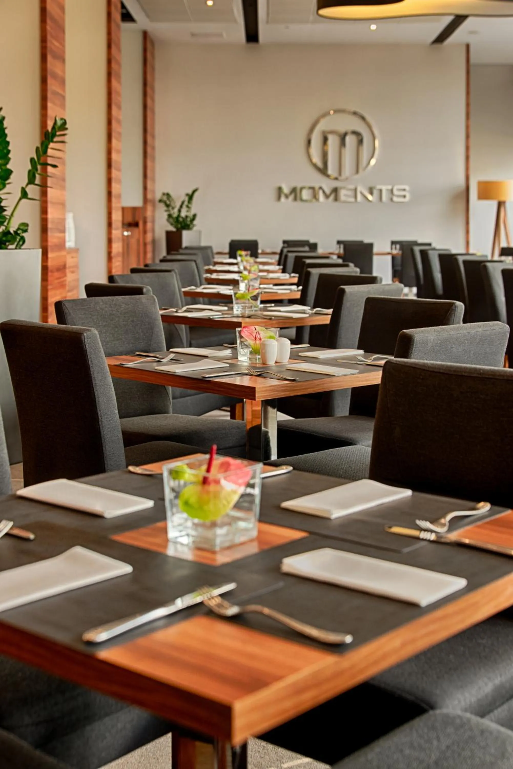 Restaurant/places to eat in Warsaw Plaza Hotel