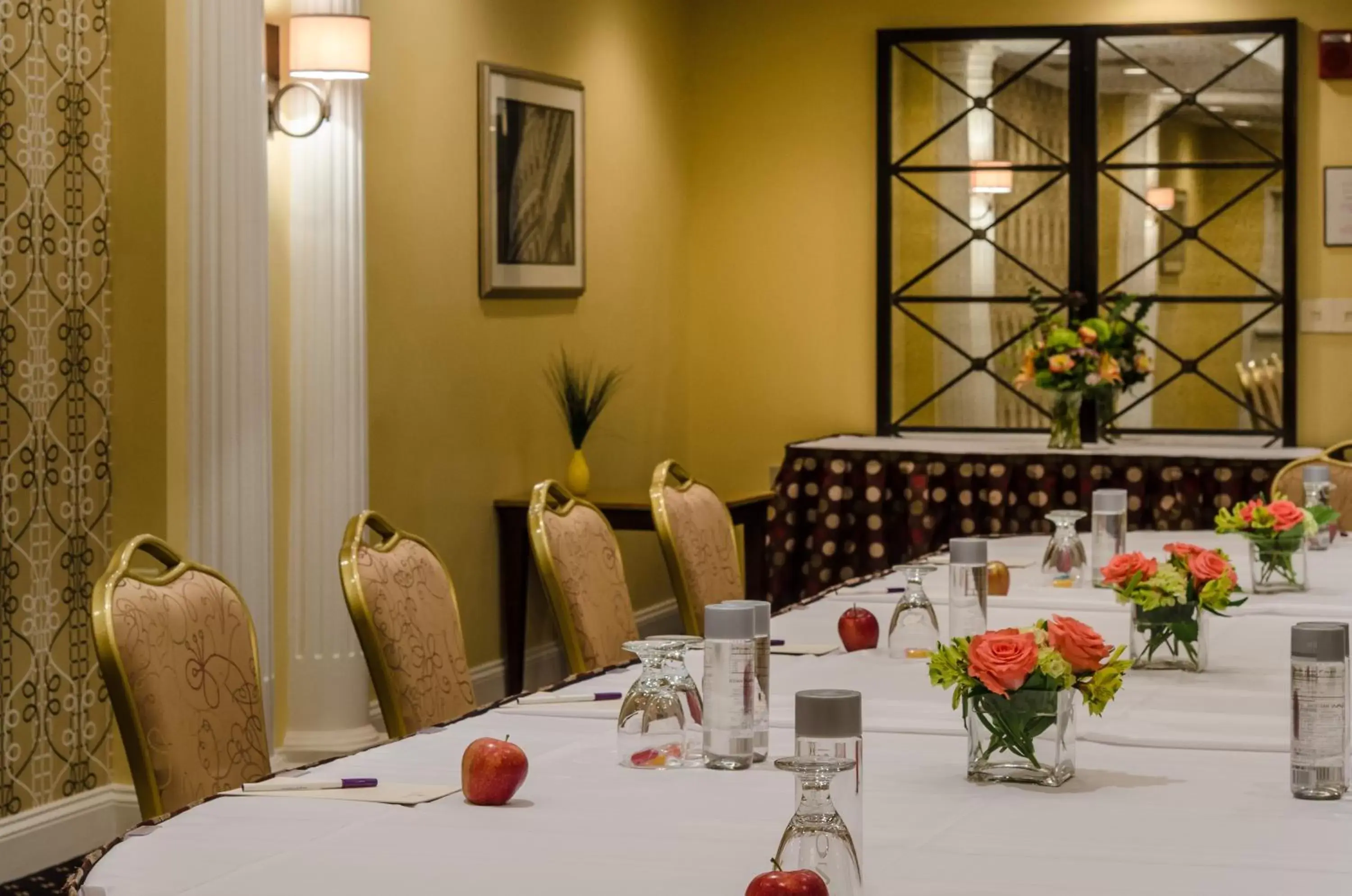 Meeting/conference room, Restaurant/Places to Eat in Beacon Hotel & Corporate Quarters