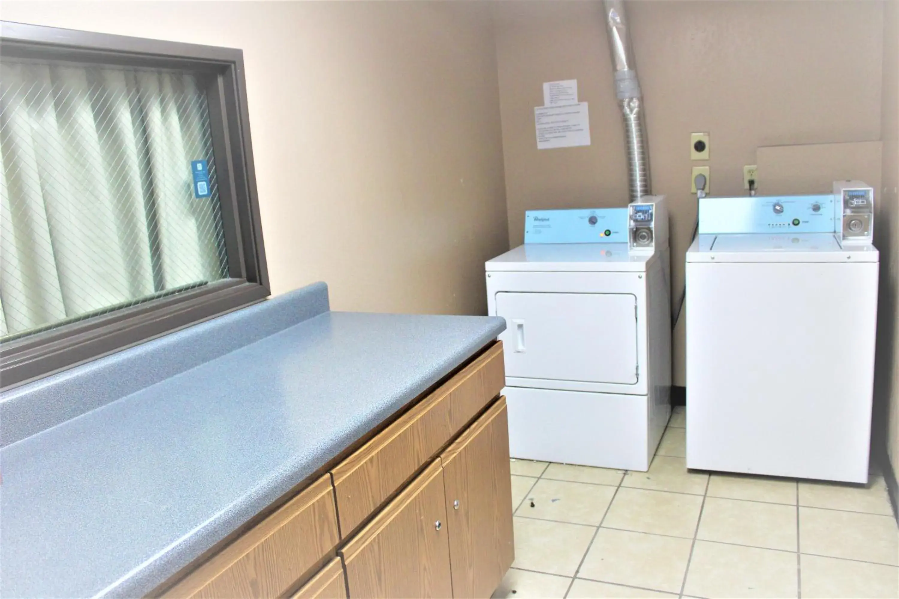 laundry, Kitchen/Kitchenette in Super 8 by Wyndham Burlington