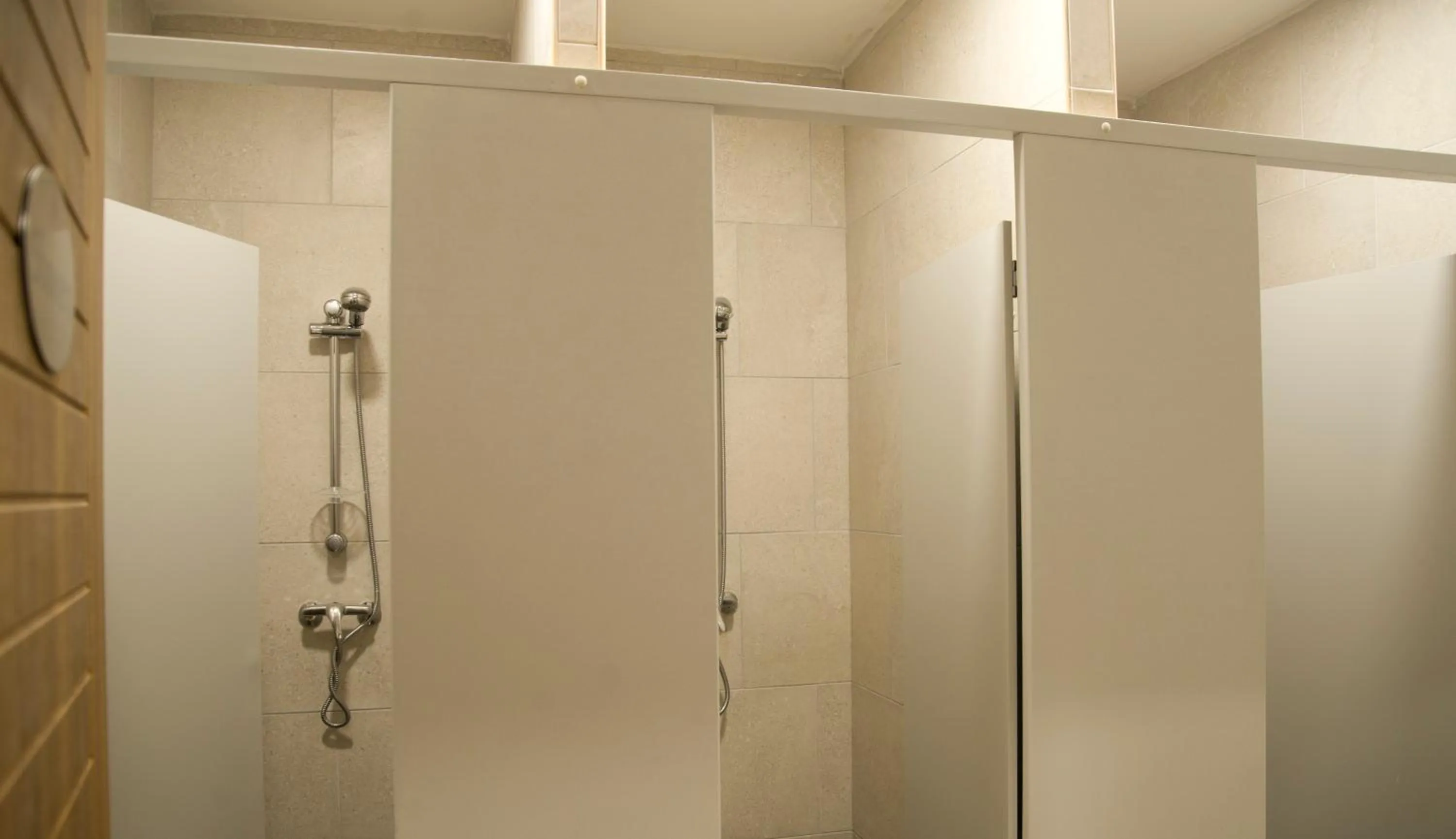 Shower in Marco Polo Party Hostel