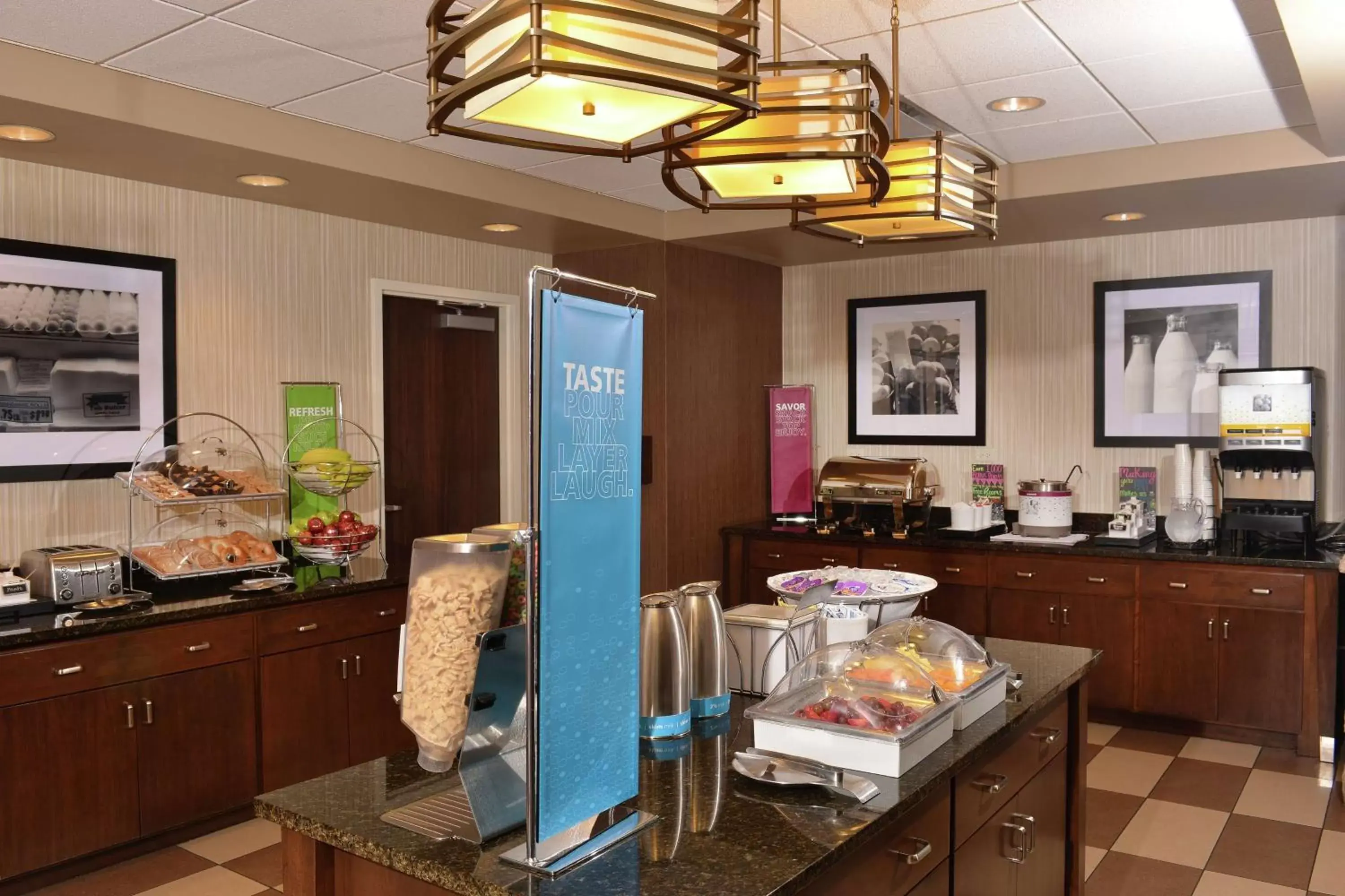 Dining area, Restaurant/Places to Eat in Hampton Inn Springfield-Southeast, MO