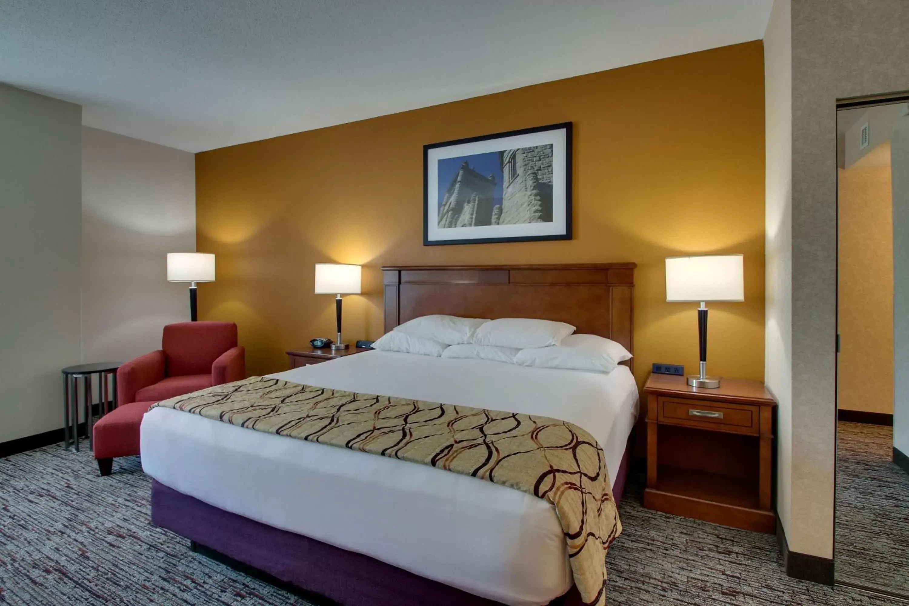 Photo of the whole room, Bed in Drury Inn & Suites Findlay