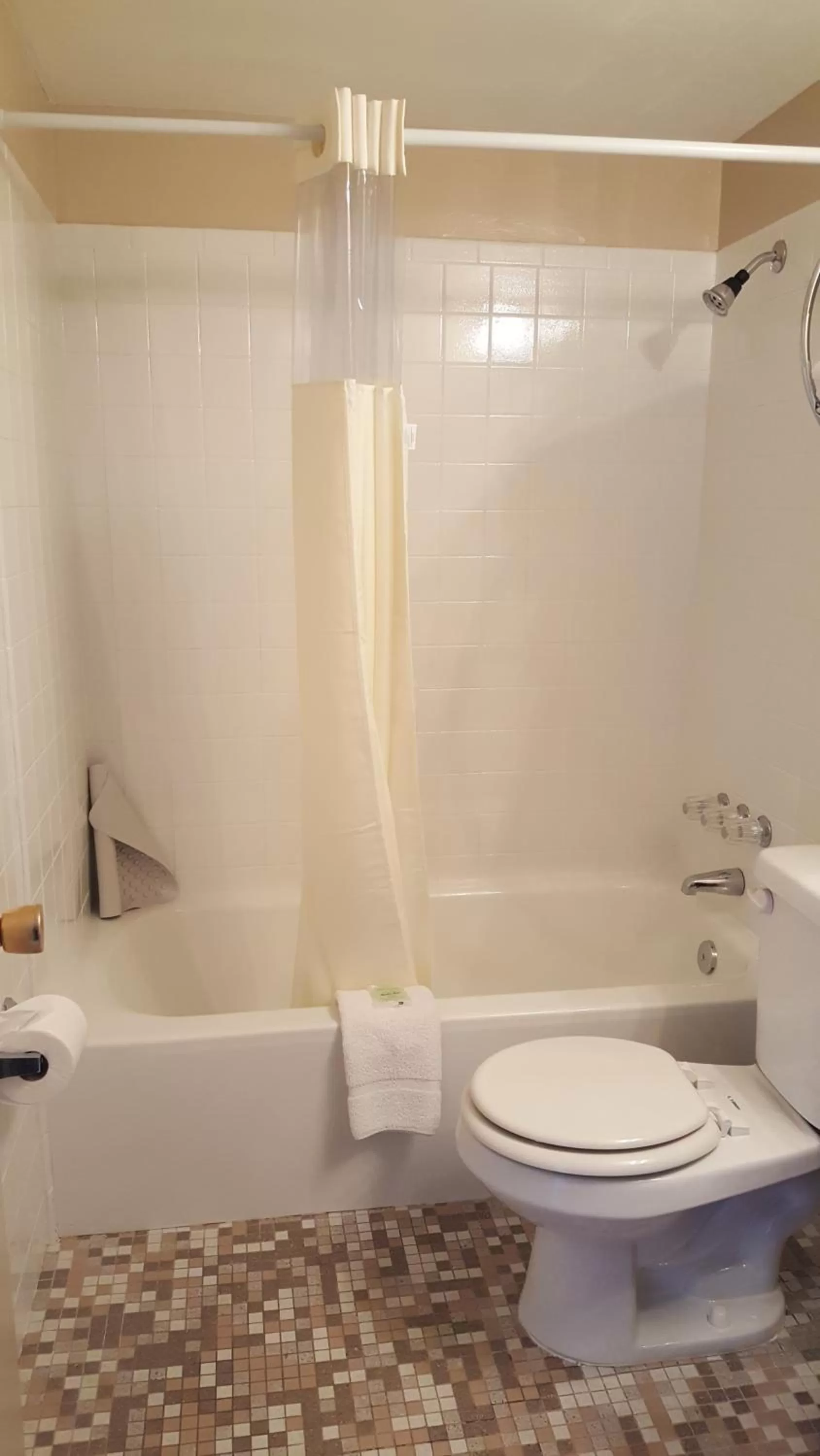 Bathroom in Lake Powell Canyon Inn