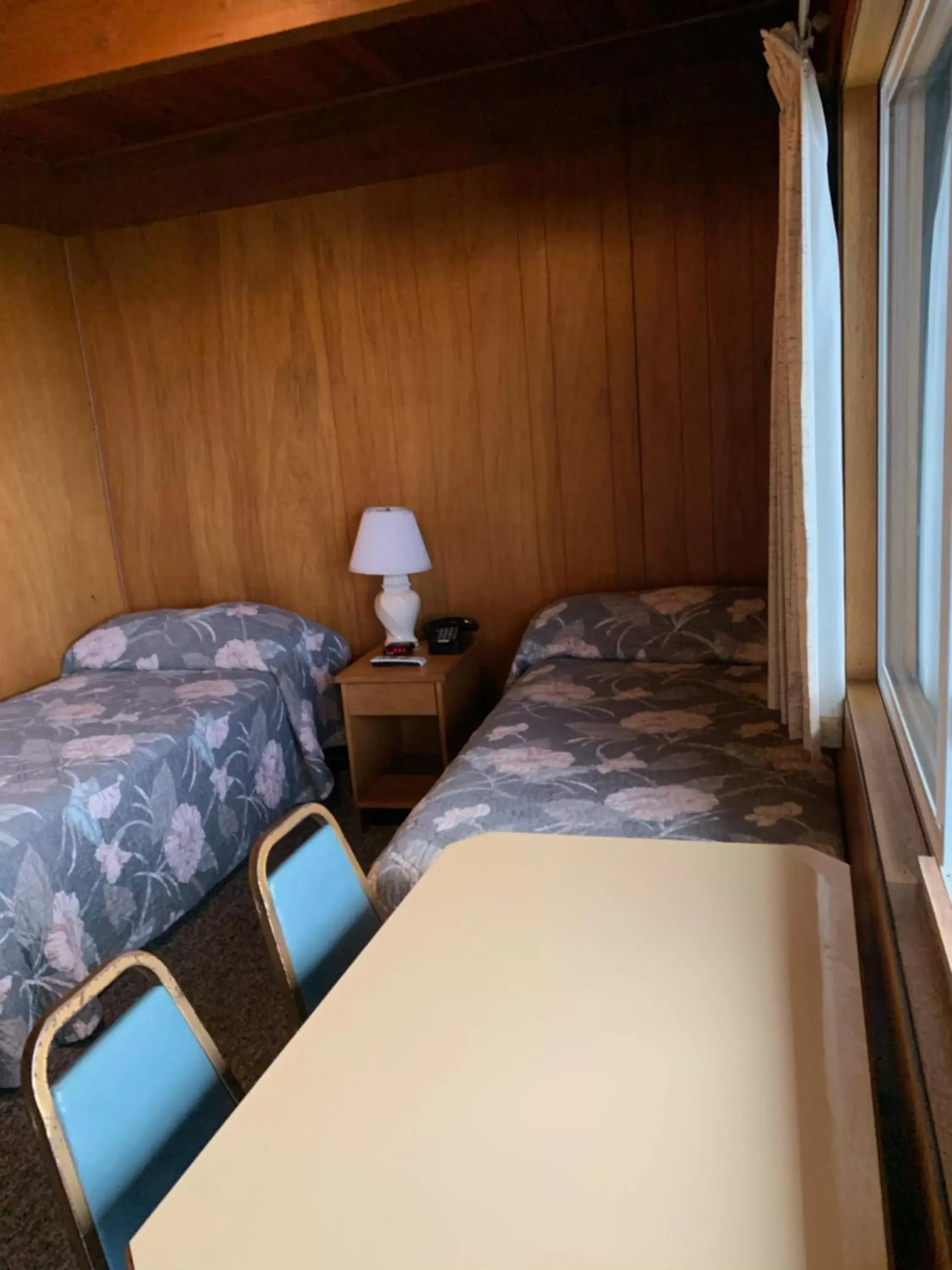 Bed in Curley's Resort & Dive Center Bed in Curley's Resort & Dive Center