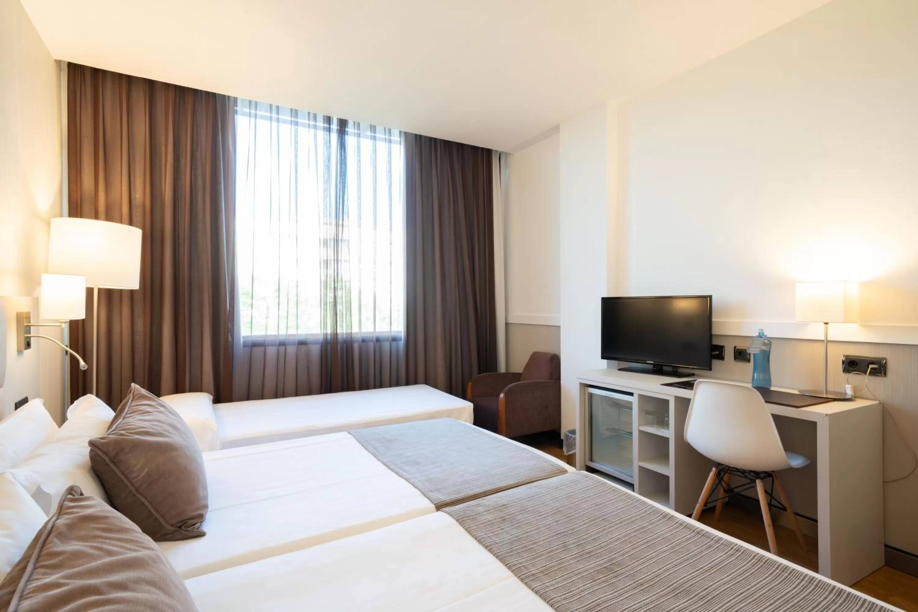 Photo of the whole room, Bed in Catalonia Gran Hotel Verdi