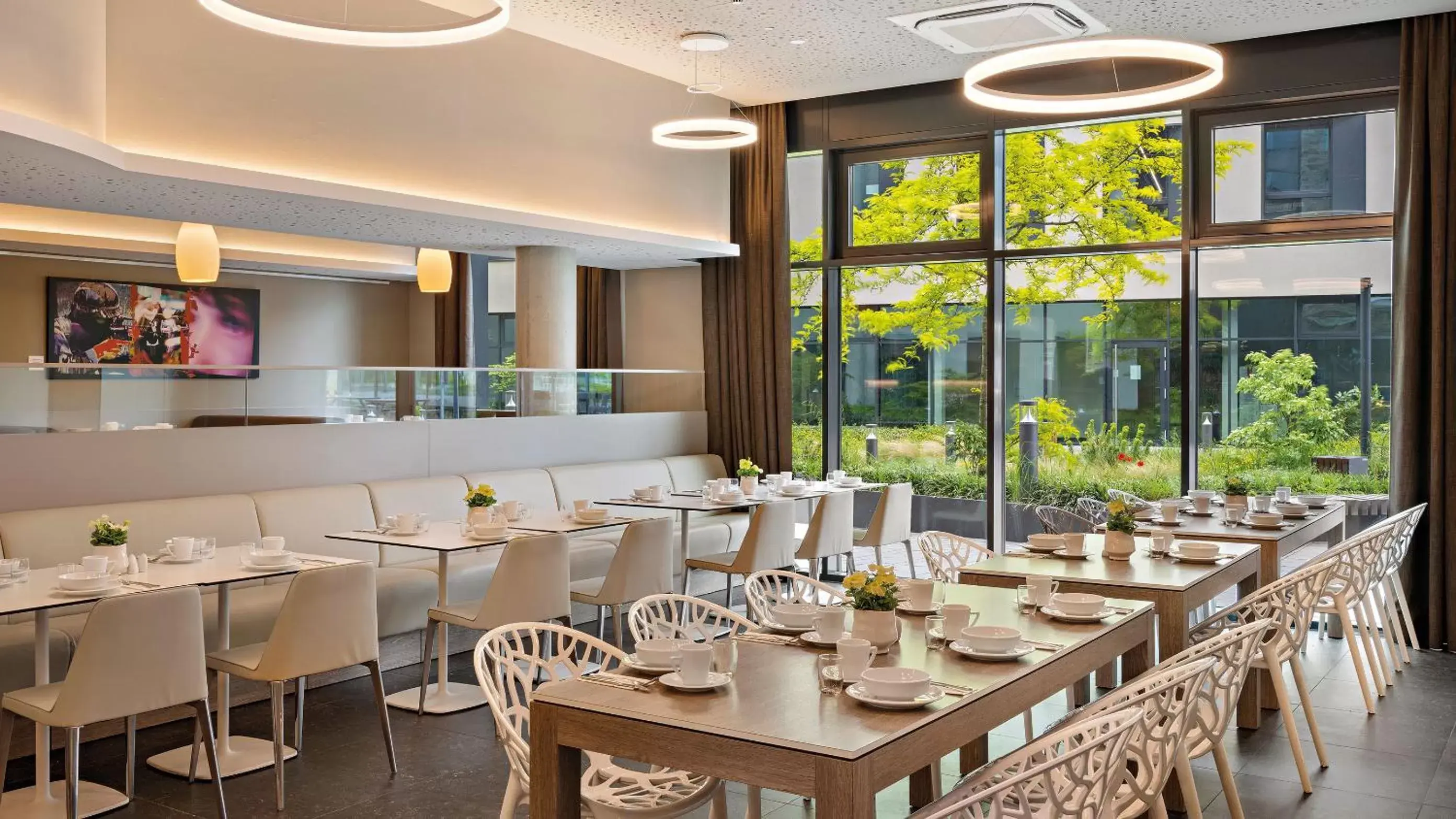 Restaurant/Places to Eat in Styles Hotel Monheim