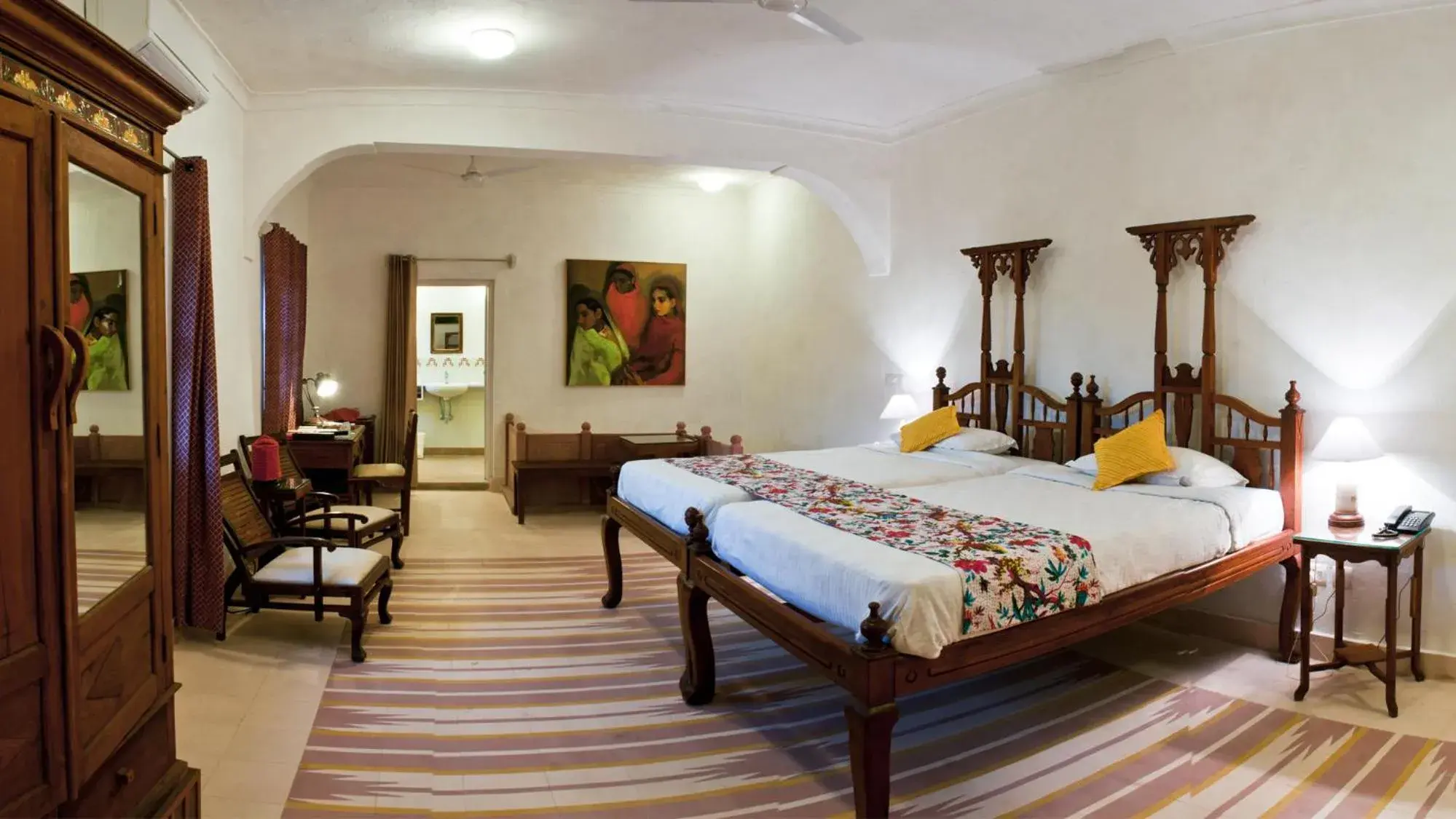 Photo of the whole room, Bed in Neemrana's Hill Fort Kesroli