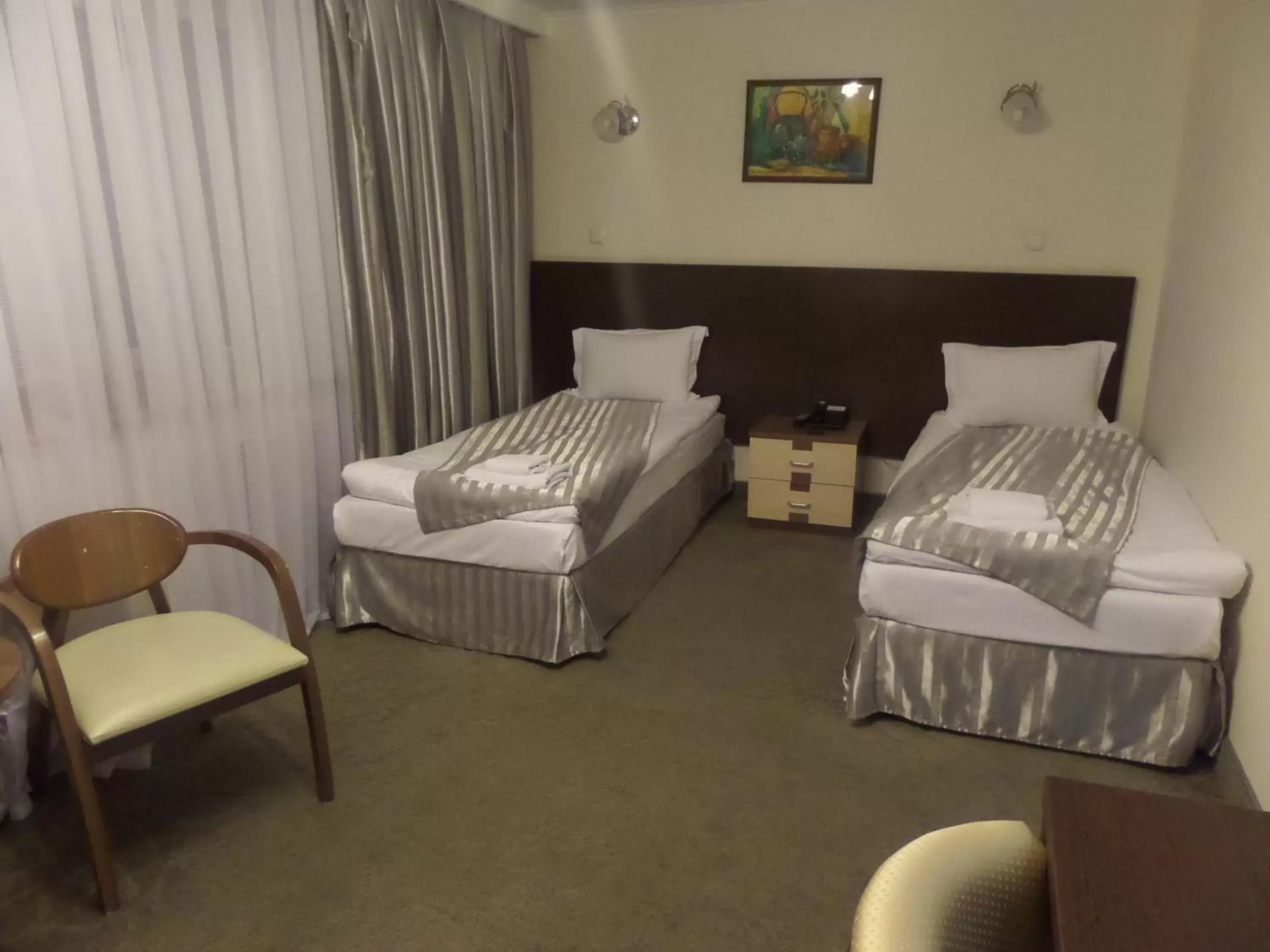 Photo of the whole room, Bed in Alma