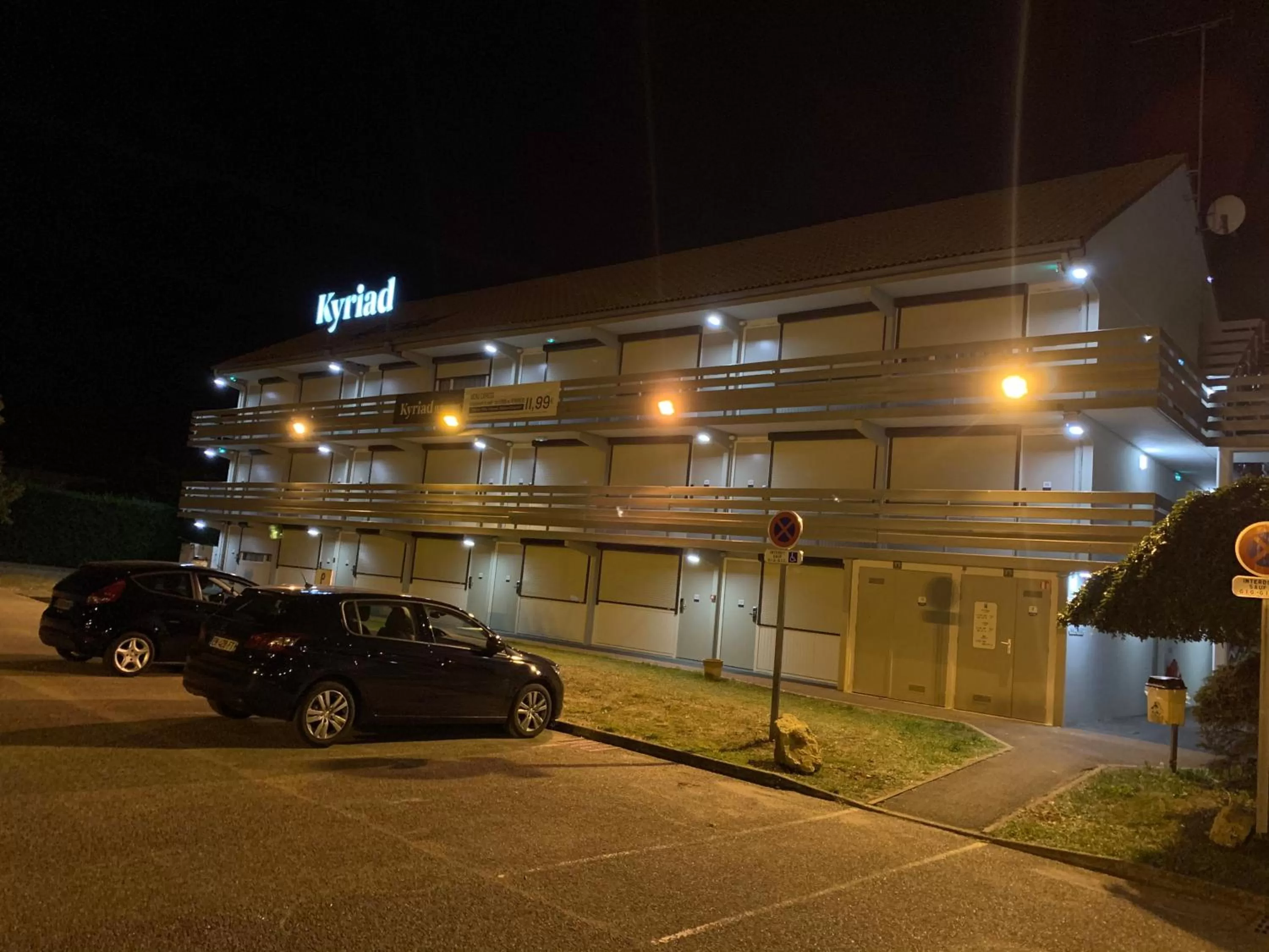 Property logo or sign in KYRIAD Issoudun