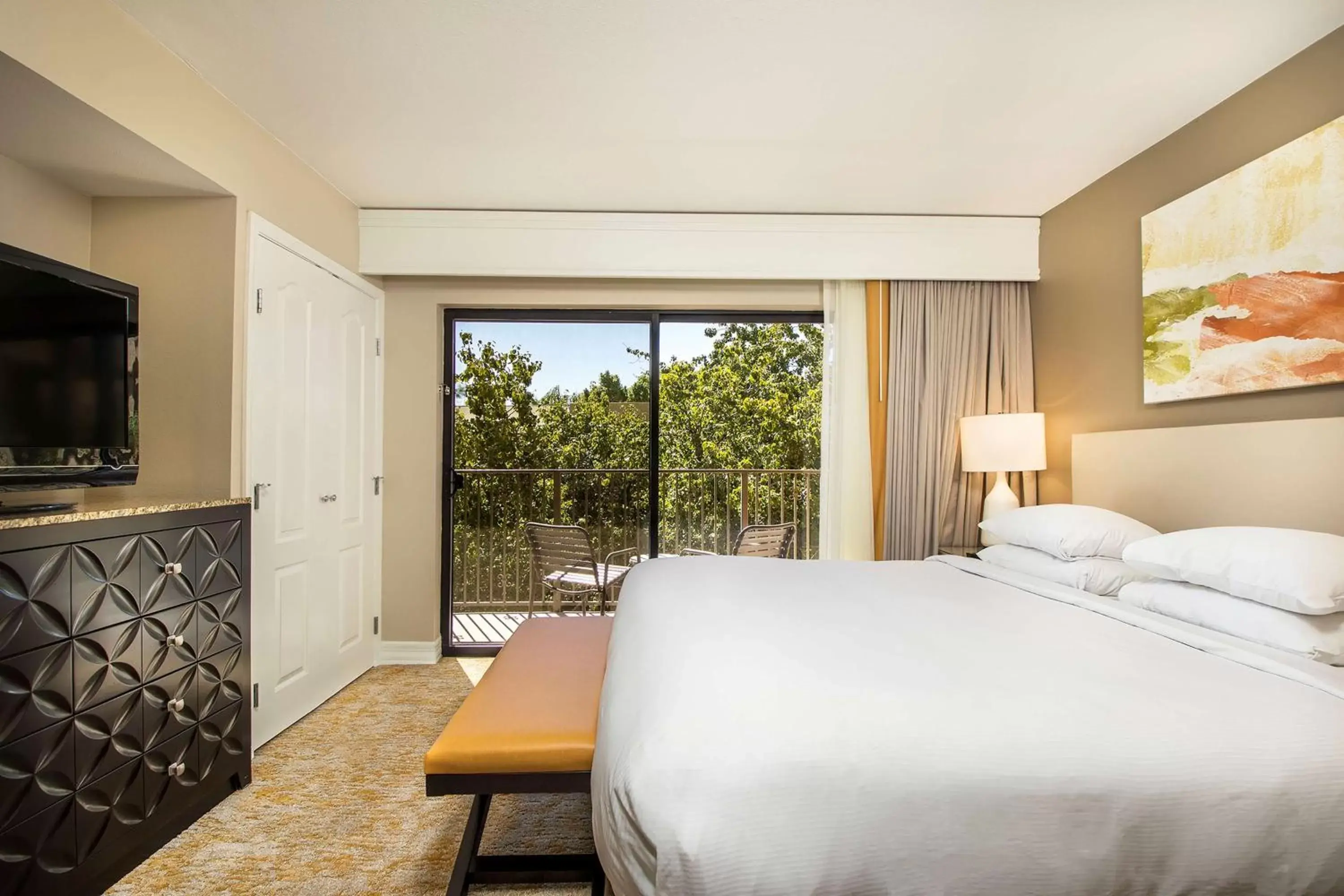 Bedroom, Bed in Hilton Phoenix Resort at the Peak - Formerly Pointe Hilton Squaw Peak Resort