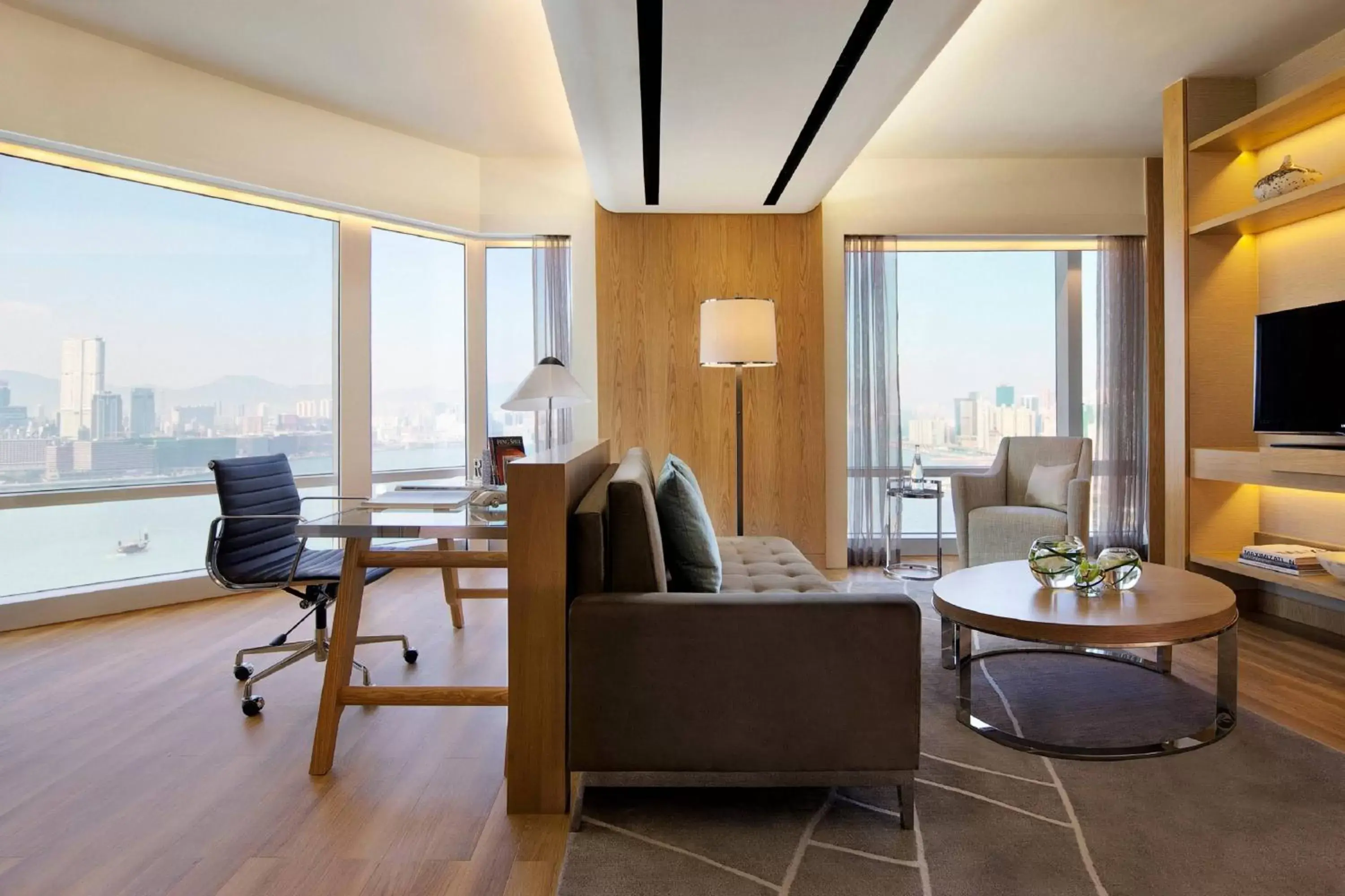 Living room, Seating Area in Renaissance Hong Kong Harbour View Hotel