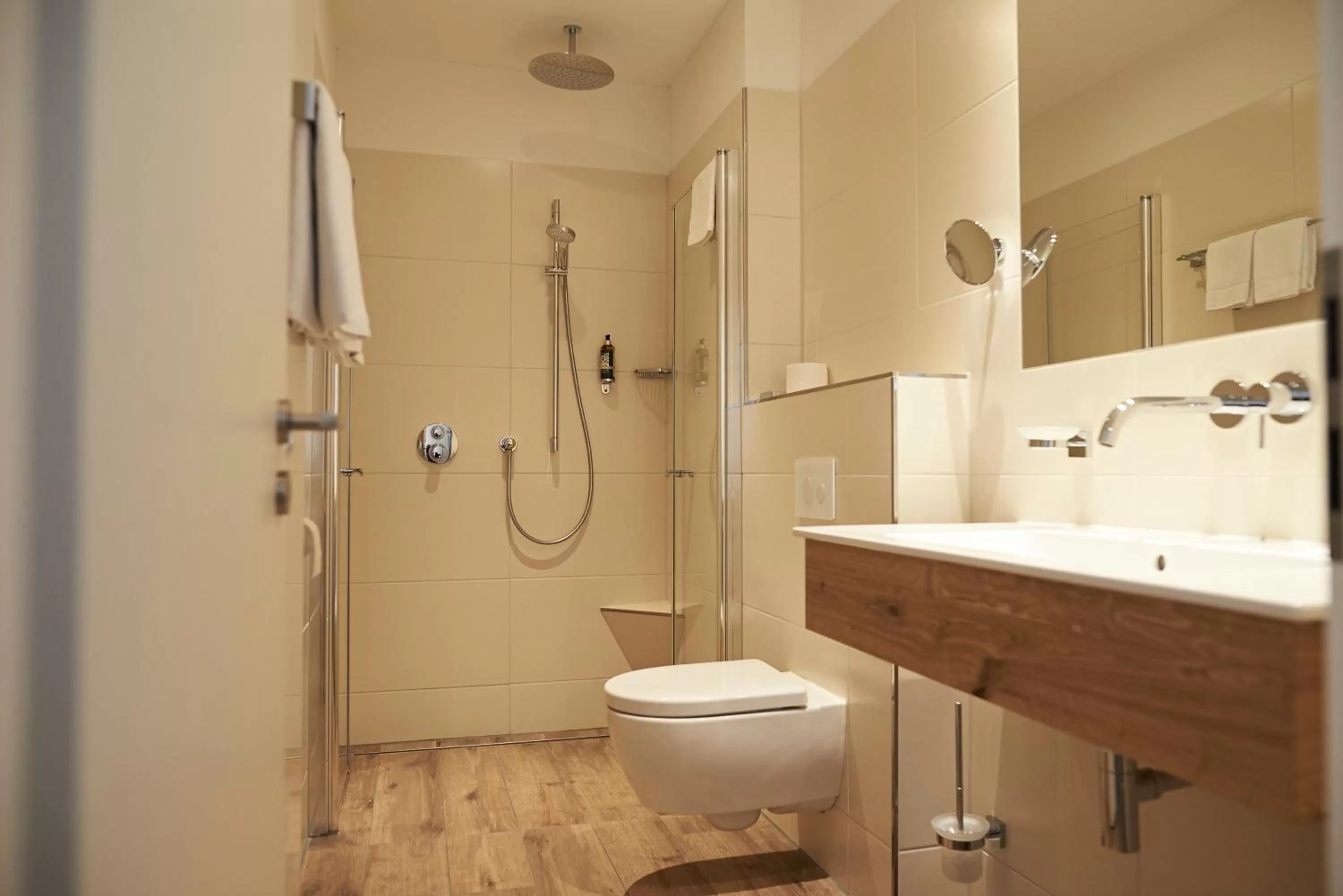 Bathroom in Domschänke Eslohe Brauereigasthof