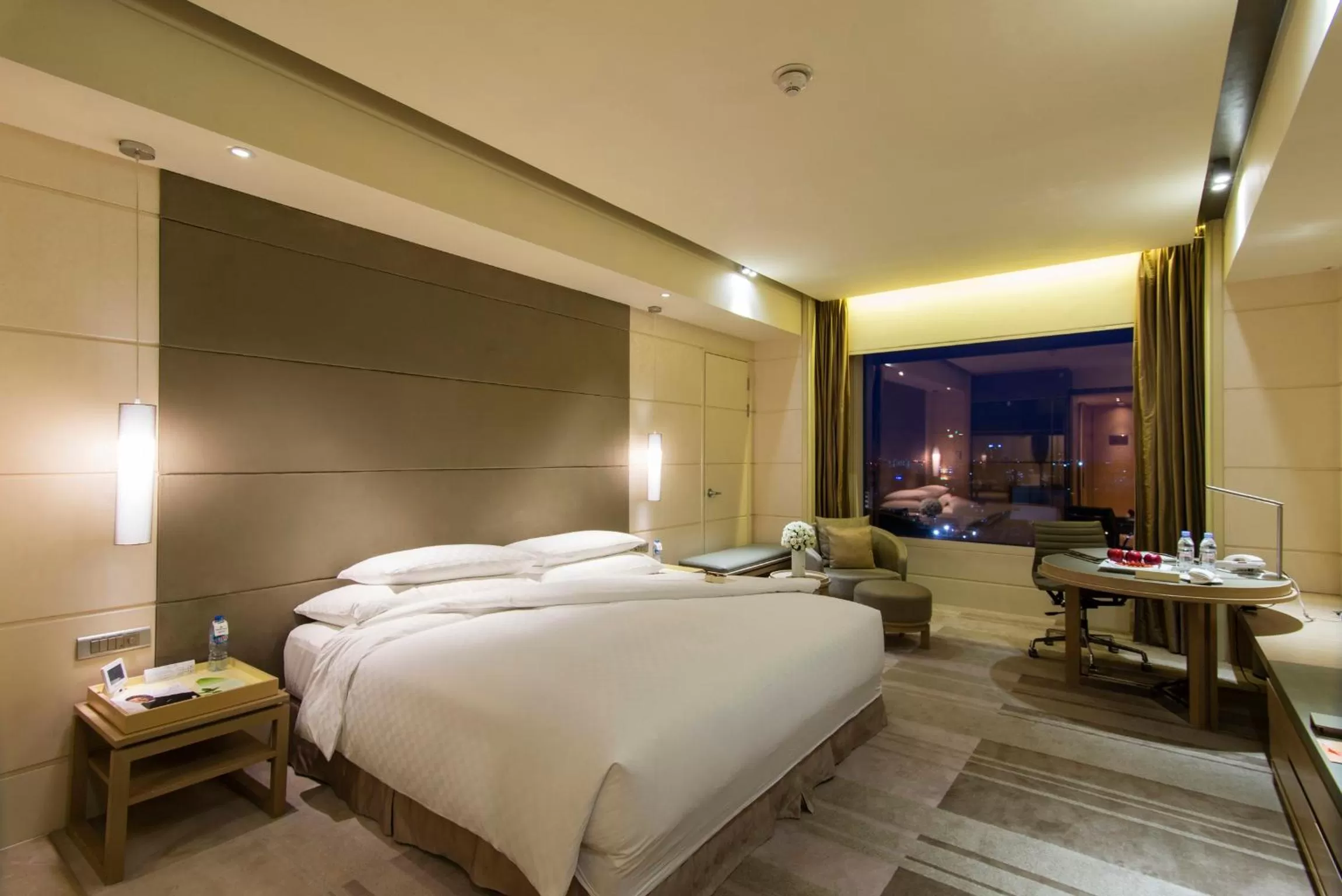 Bedroom, Bed in Hotel Nikko Saigon