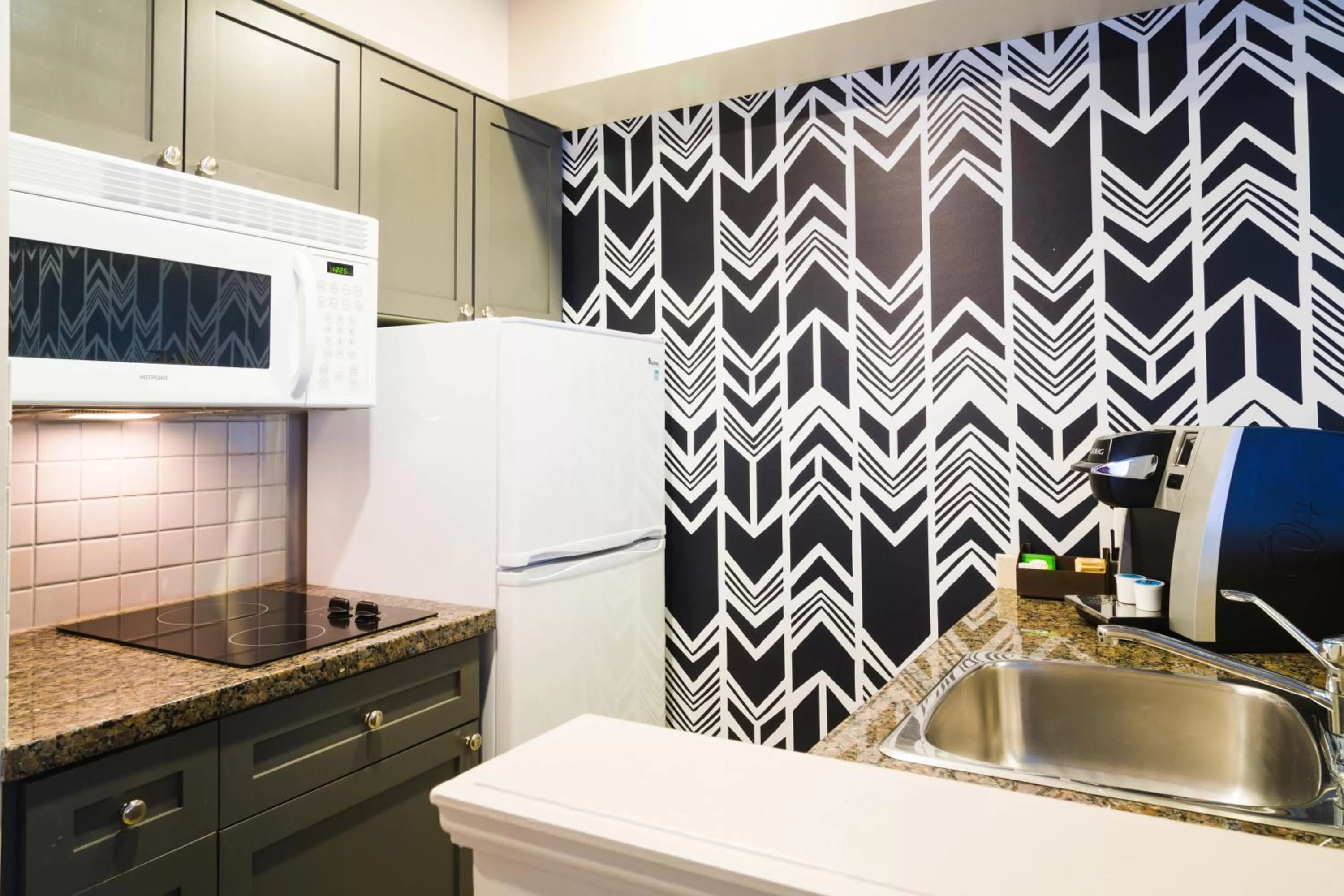 Kitchen or kitchenette in Summit Lodge Boutique Hotel by Paradox