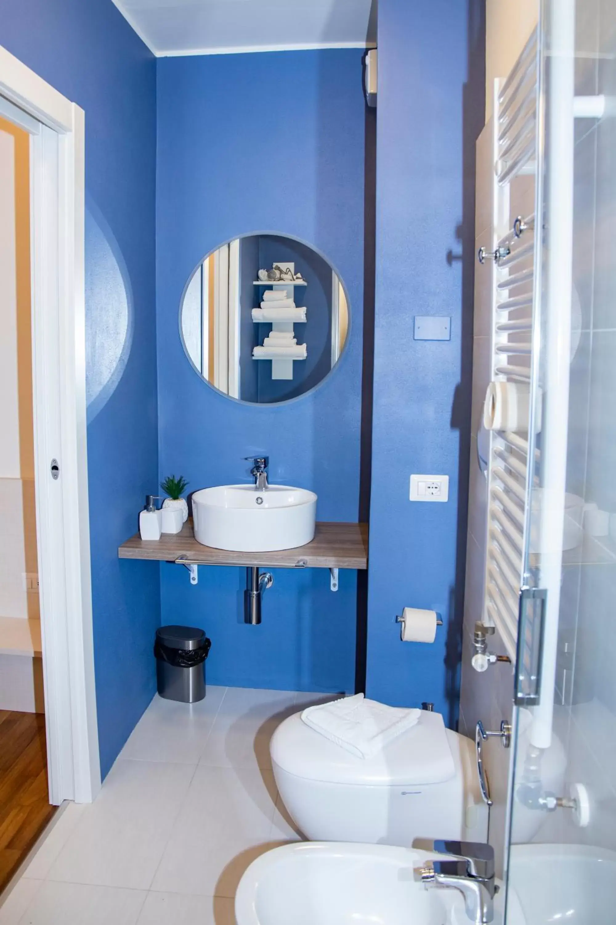 Shower, Bathroom in Easy Milano - Rooms and Apartments Navigli