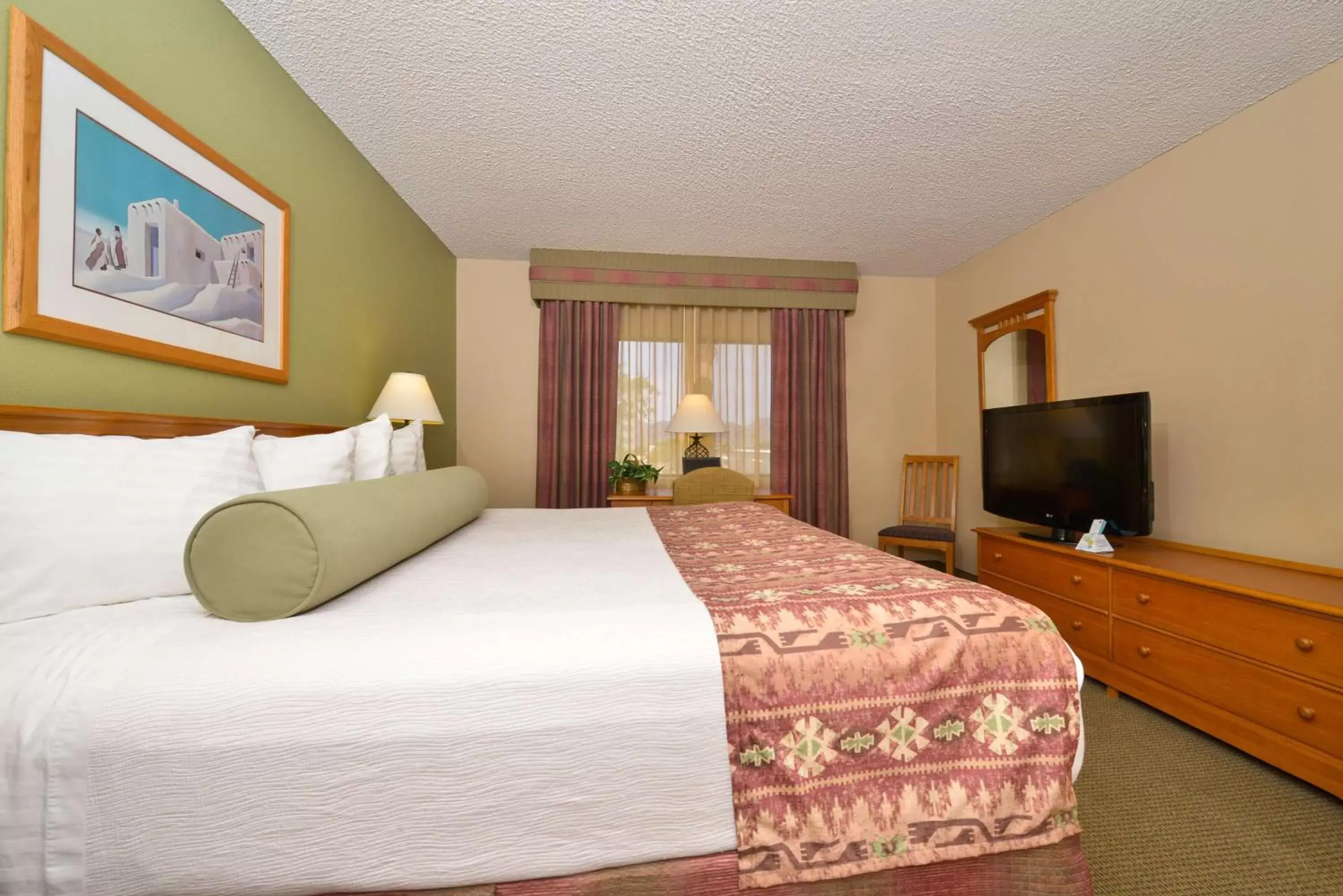 Photo of the whole room, Bed in Best Western Plus King's Inn and Suites