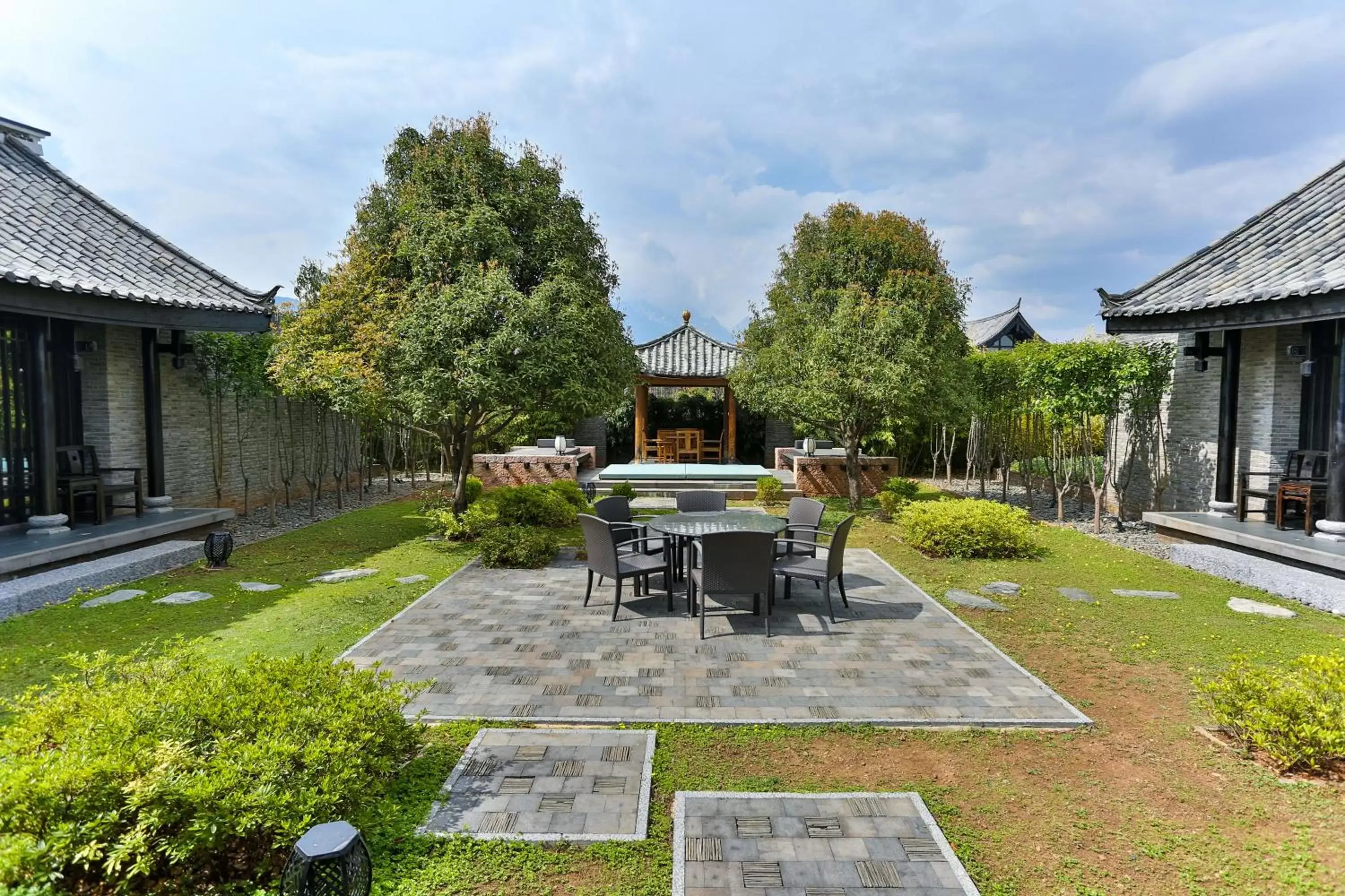 Garden in Banyan Tree Lijiang