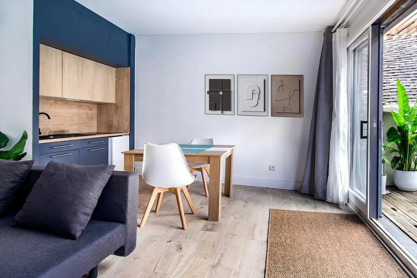 kitchen, Seating Area in MAYA Appartements & Suites