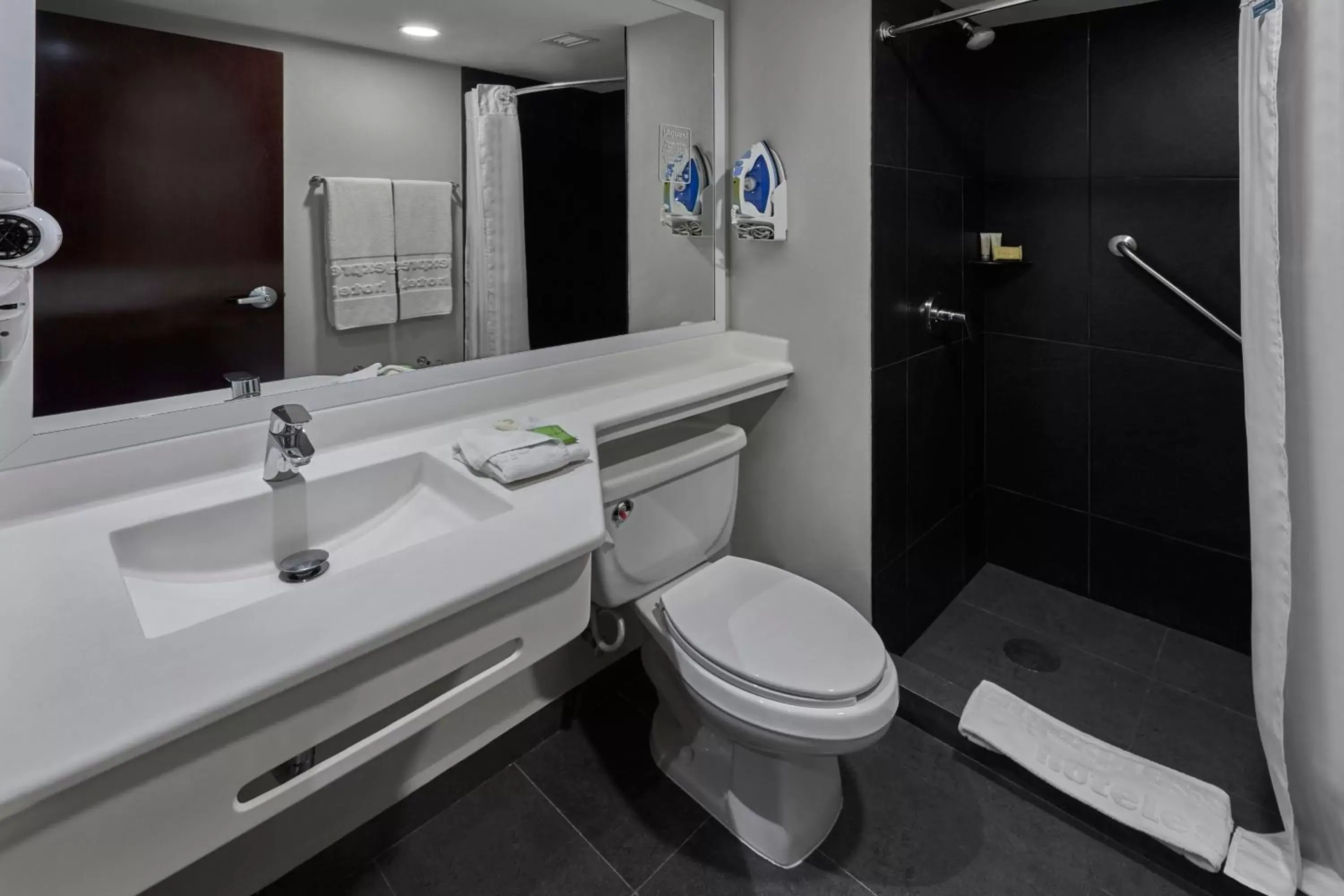 Photo of the whole room, Bathroom in City Express by Marriott Tijuana Rio