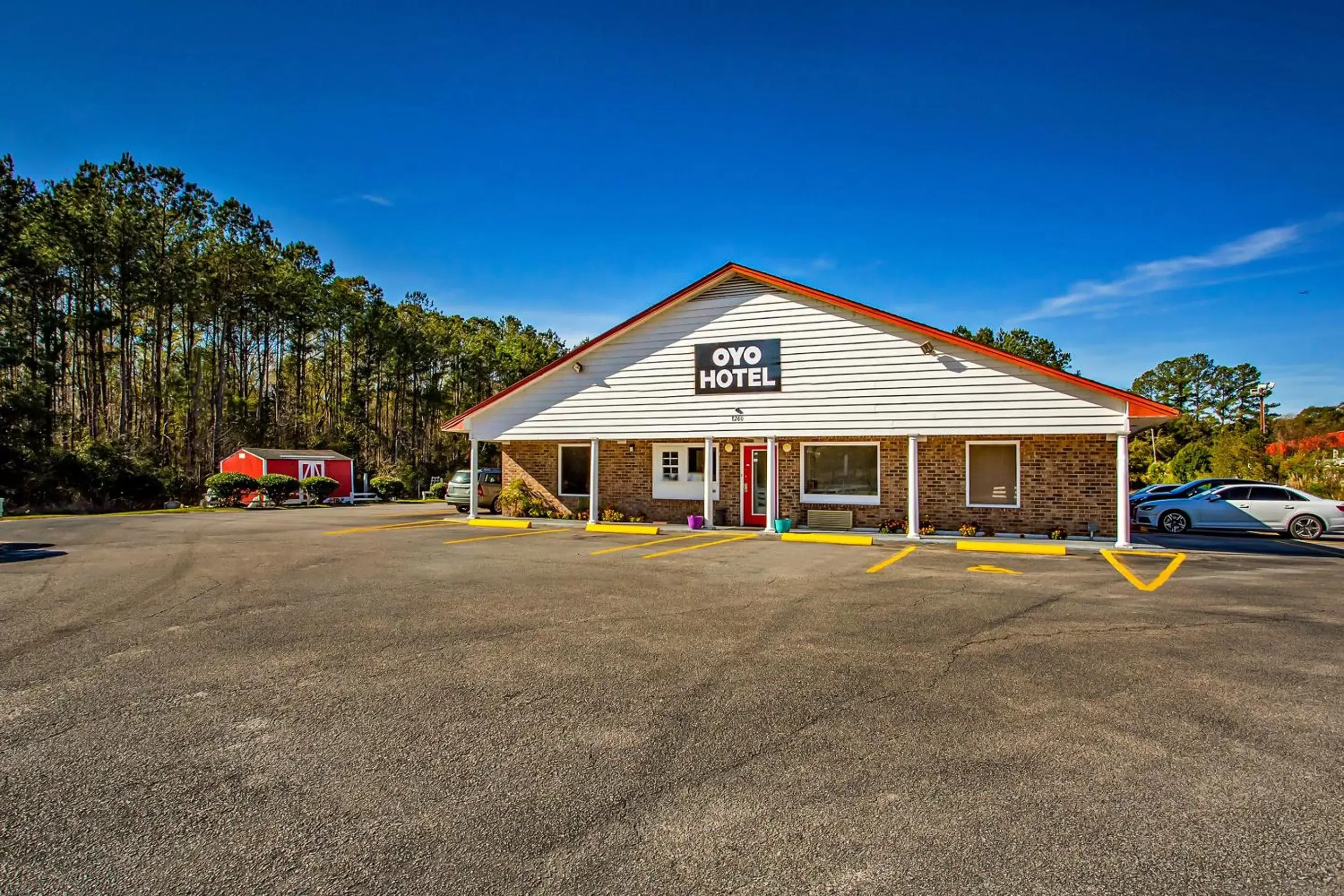 Parking, Property Building in OYO Hotel Ridgeland East