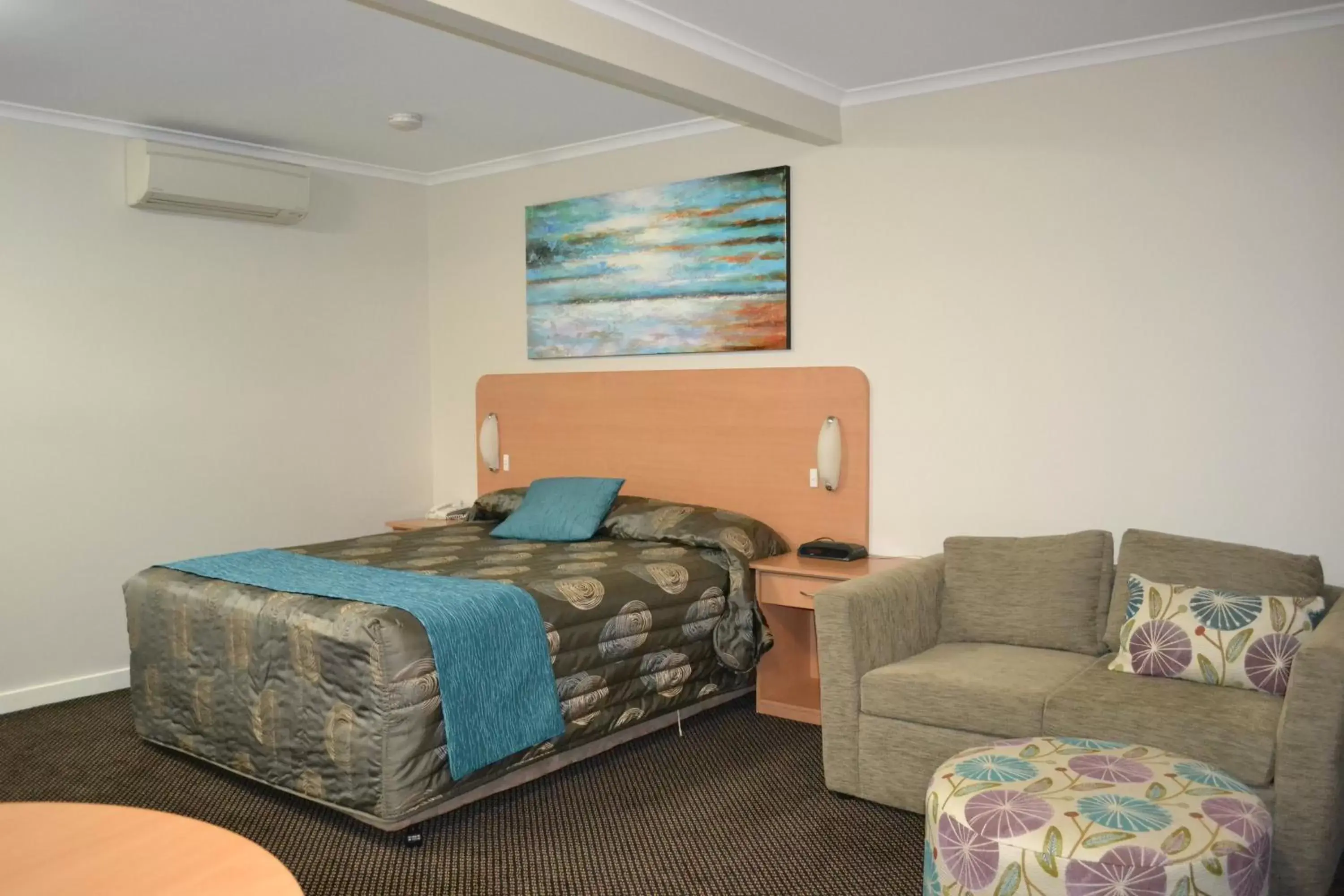 Photo of the whole room, Bed in Cattlemans Country Motor Inn & Serviced Apartments