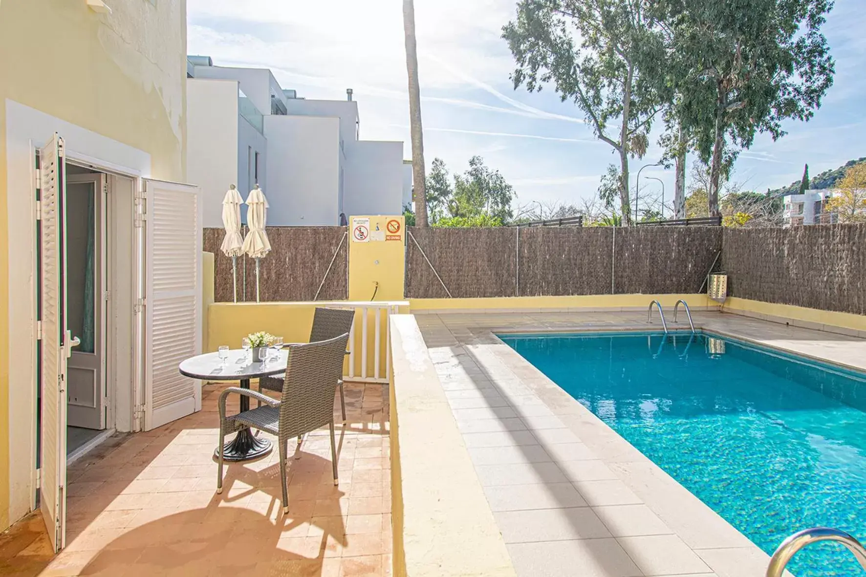 Day, Swimming Pool in Apartamentos Falcó