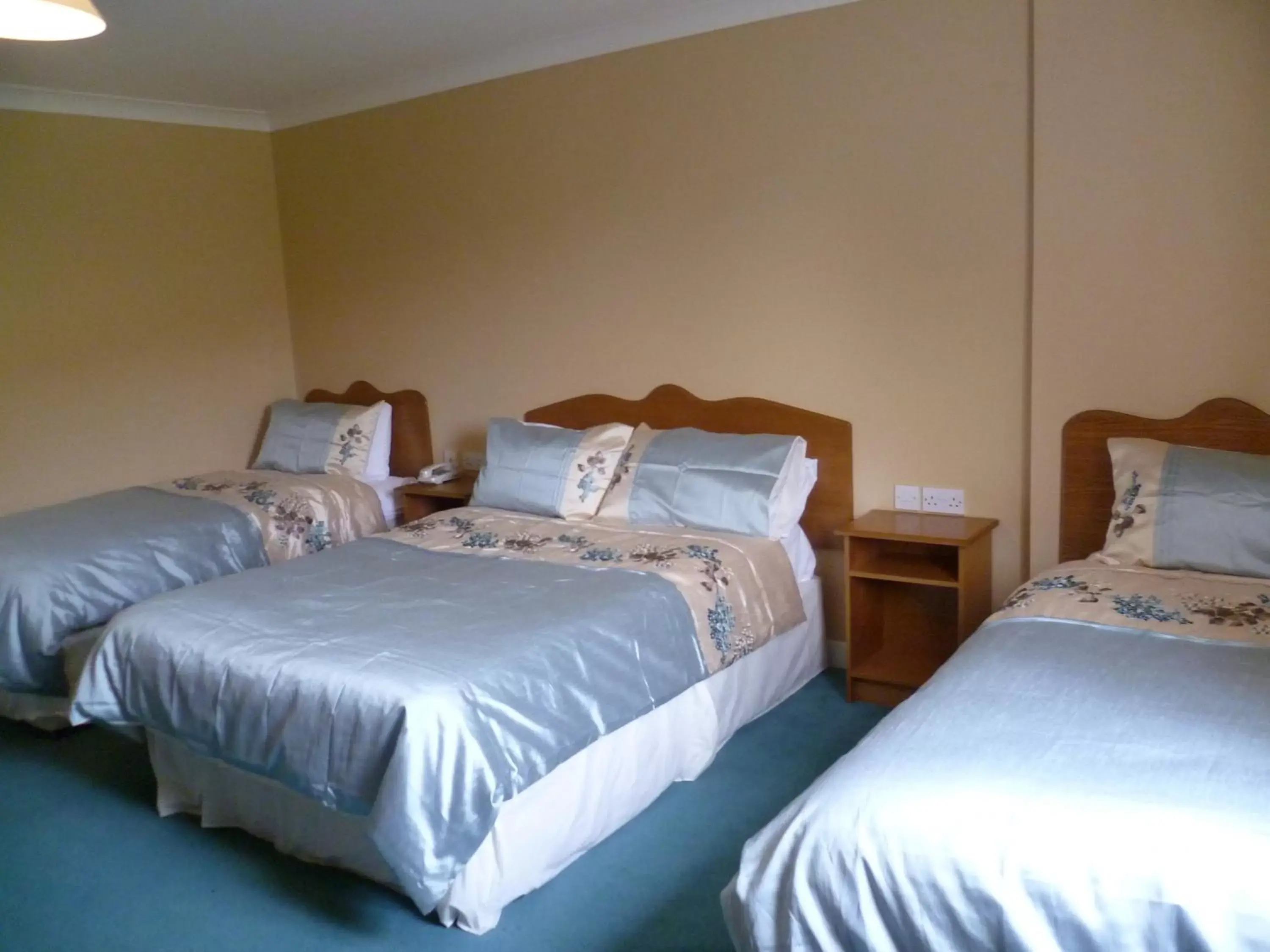 Bedroom, Bed in Diamond Hill Country House