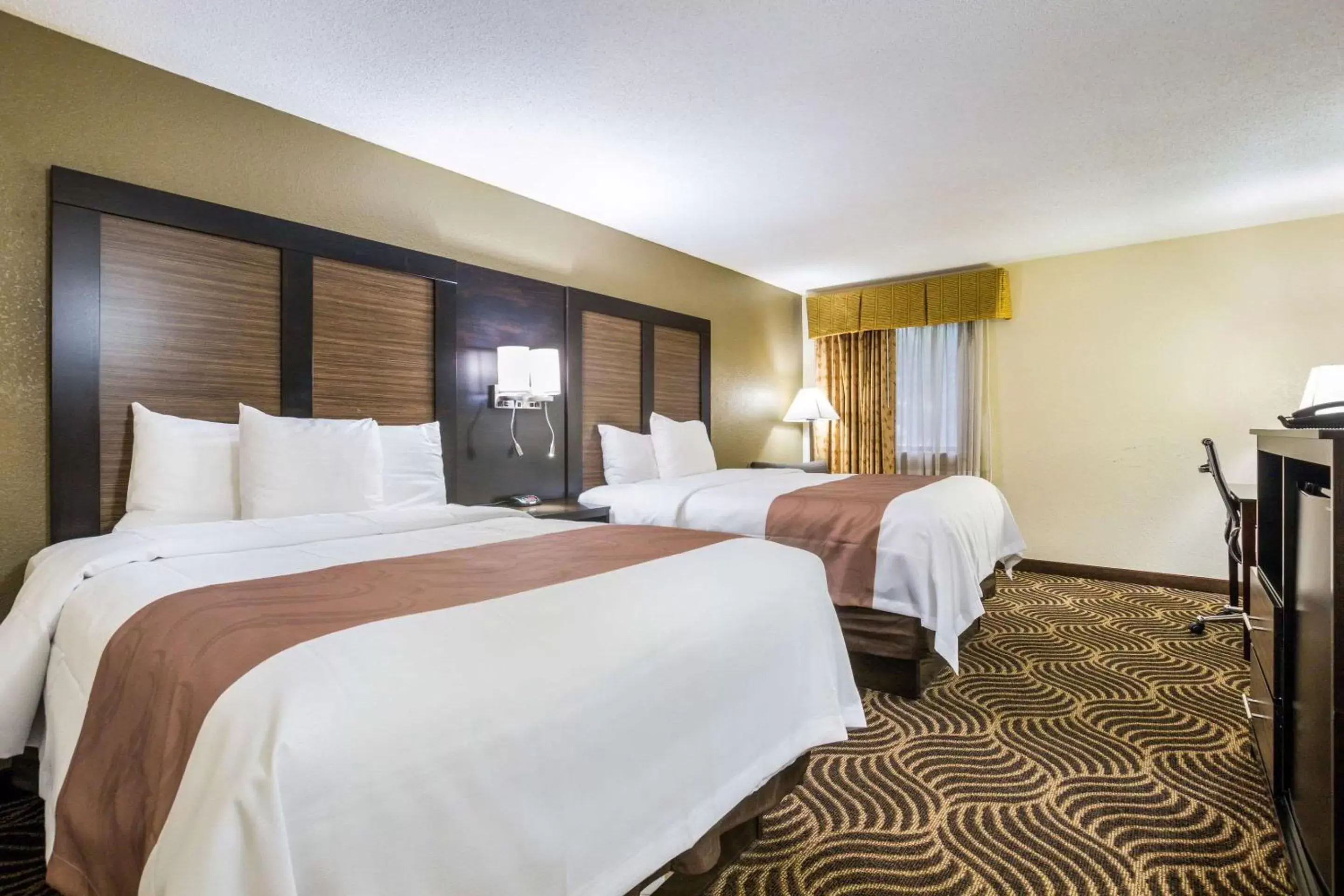 Photo of the whole room, Bed in Quality Inn & Suites Florence- Cincinnati South