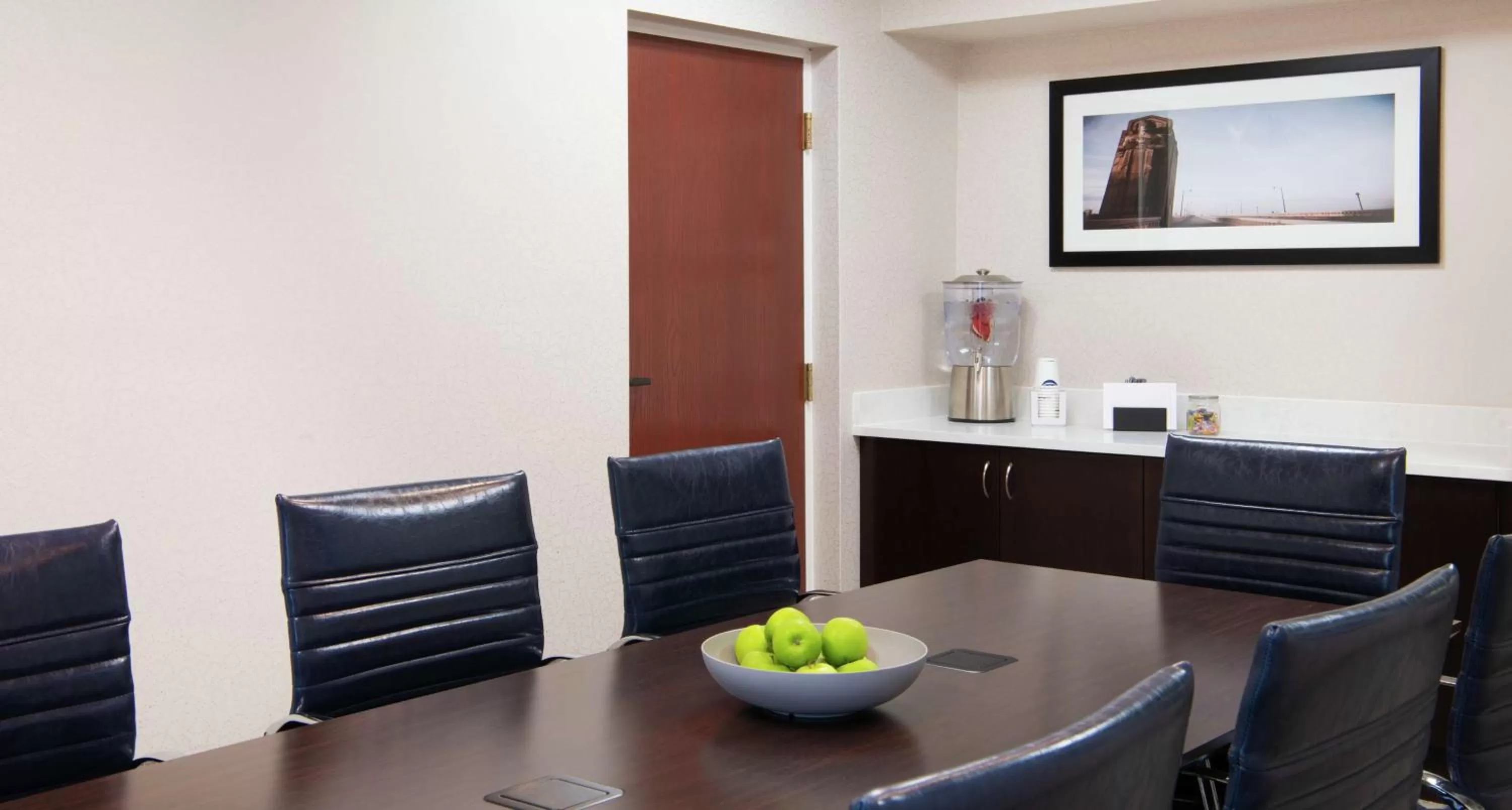Meeting/conference room in Hampton Inn Cleveland-Solon