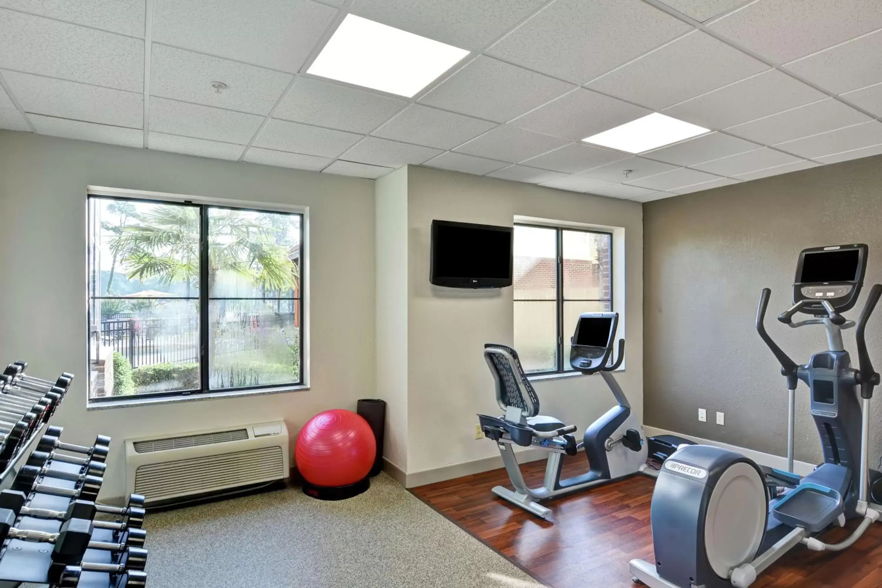 Fitness centre/facilities, Fitness Center/Facilities in DoubleTree by Hilton Hattiesburg, MS