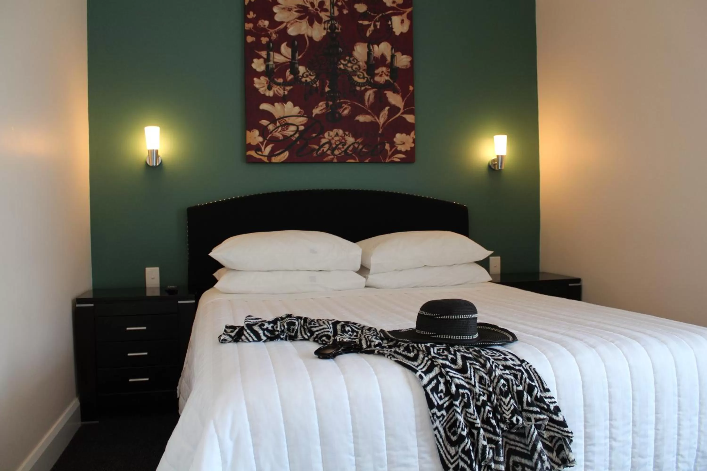 Bedroom, Bed in The Whale Inn