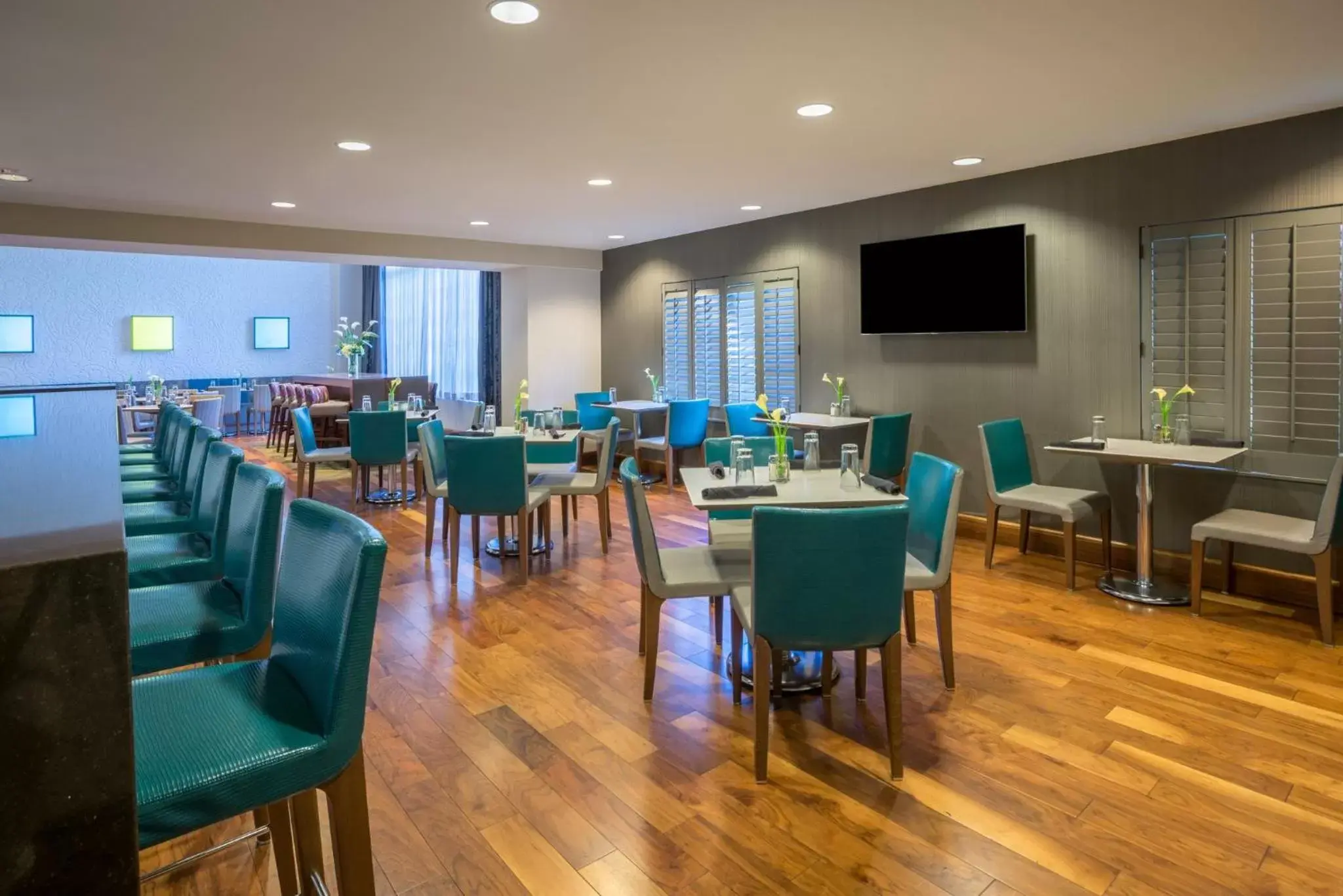 Lounge or bar, Restaurant/Places to Eat in Holiday Inn Baltimore BWI Airport, an IHG Hotel