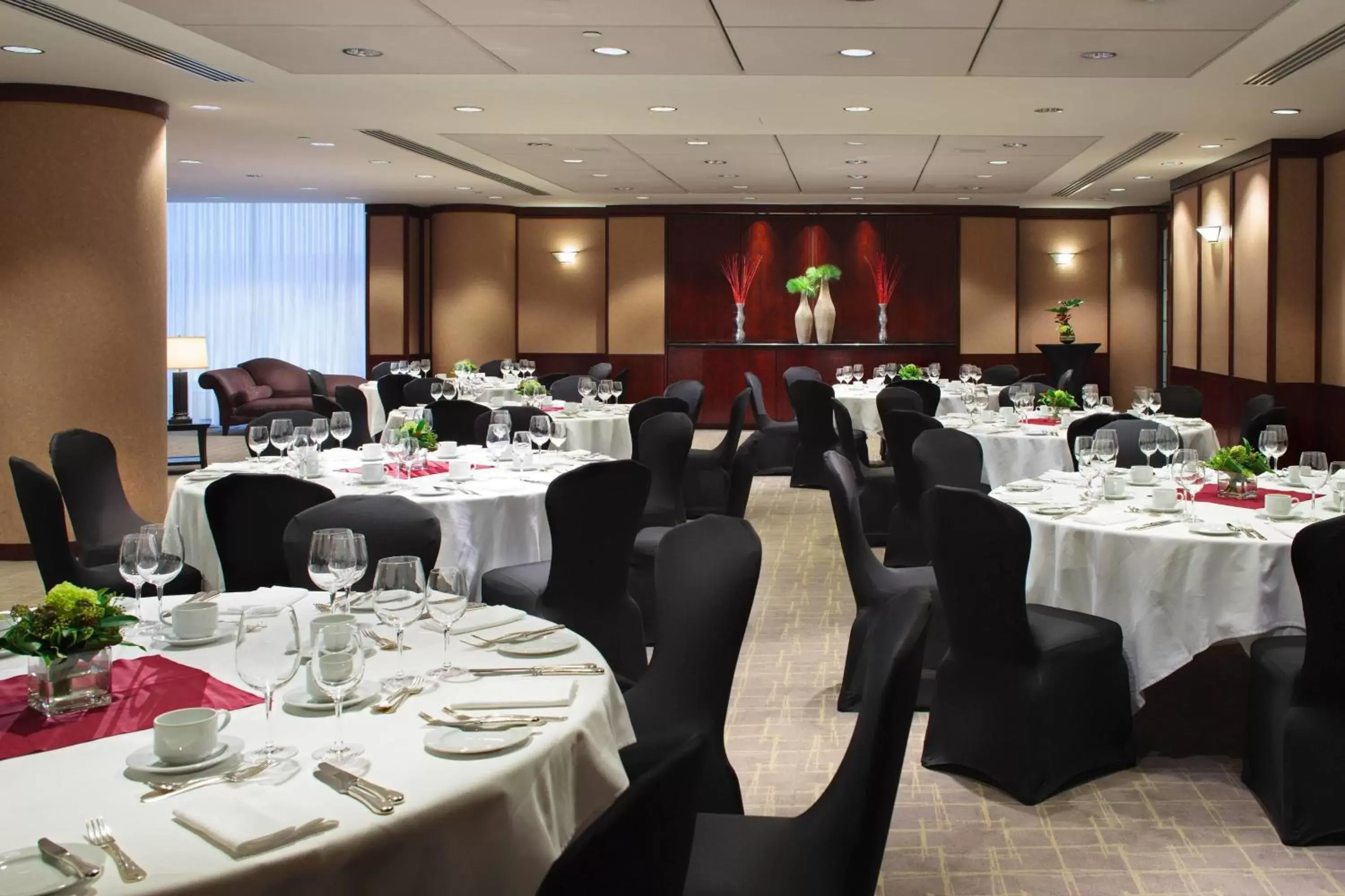 Meeting/conference room, Restaurant/Places to Eat in Metropolitan Hotel Vancouver