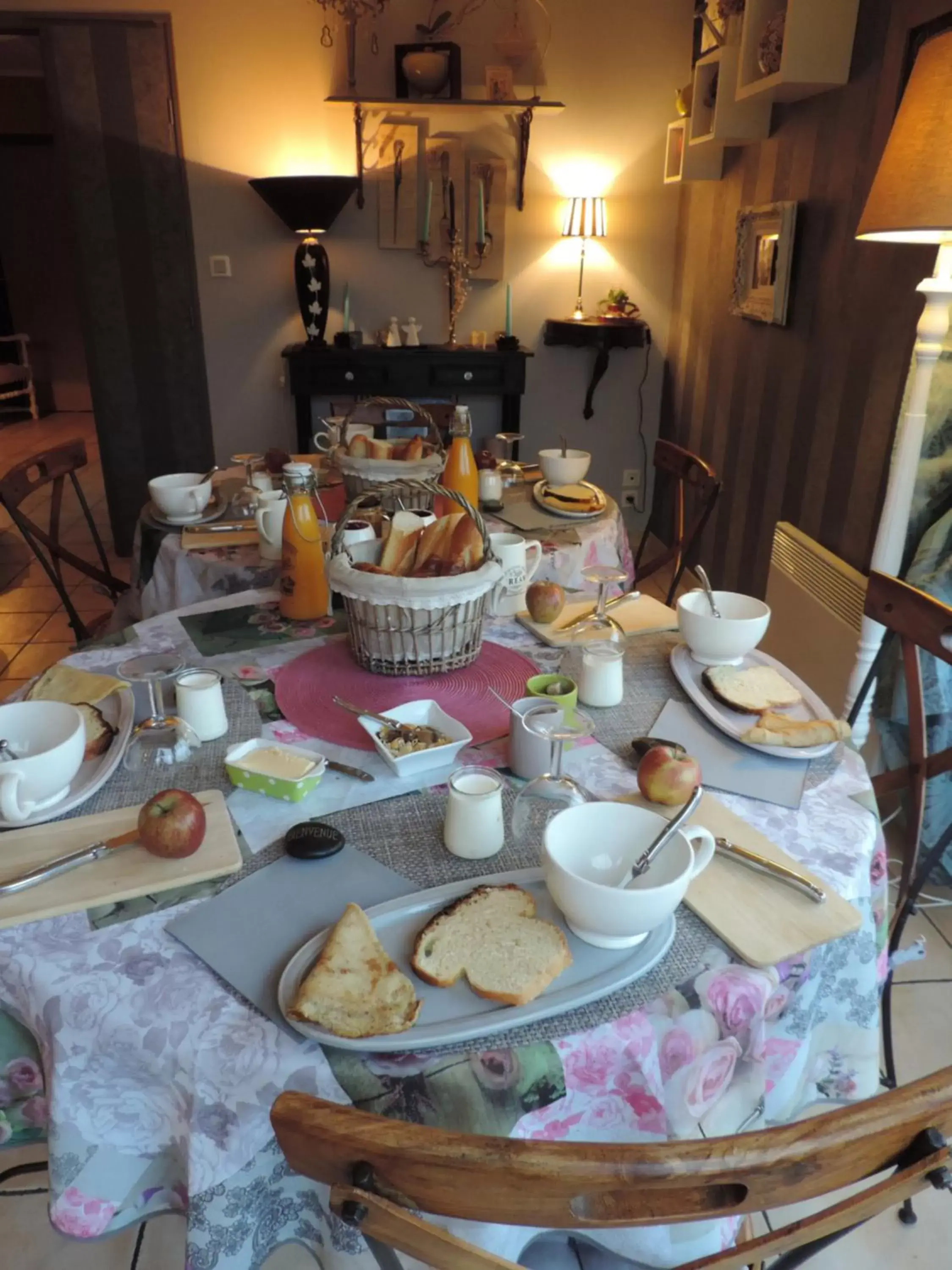 Continental breakfast in Villa Des Hortensias