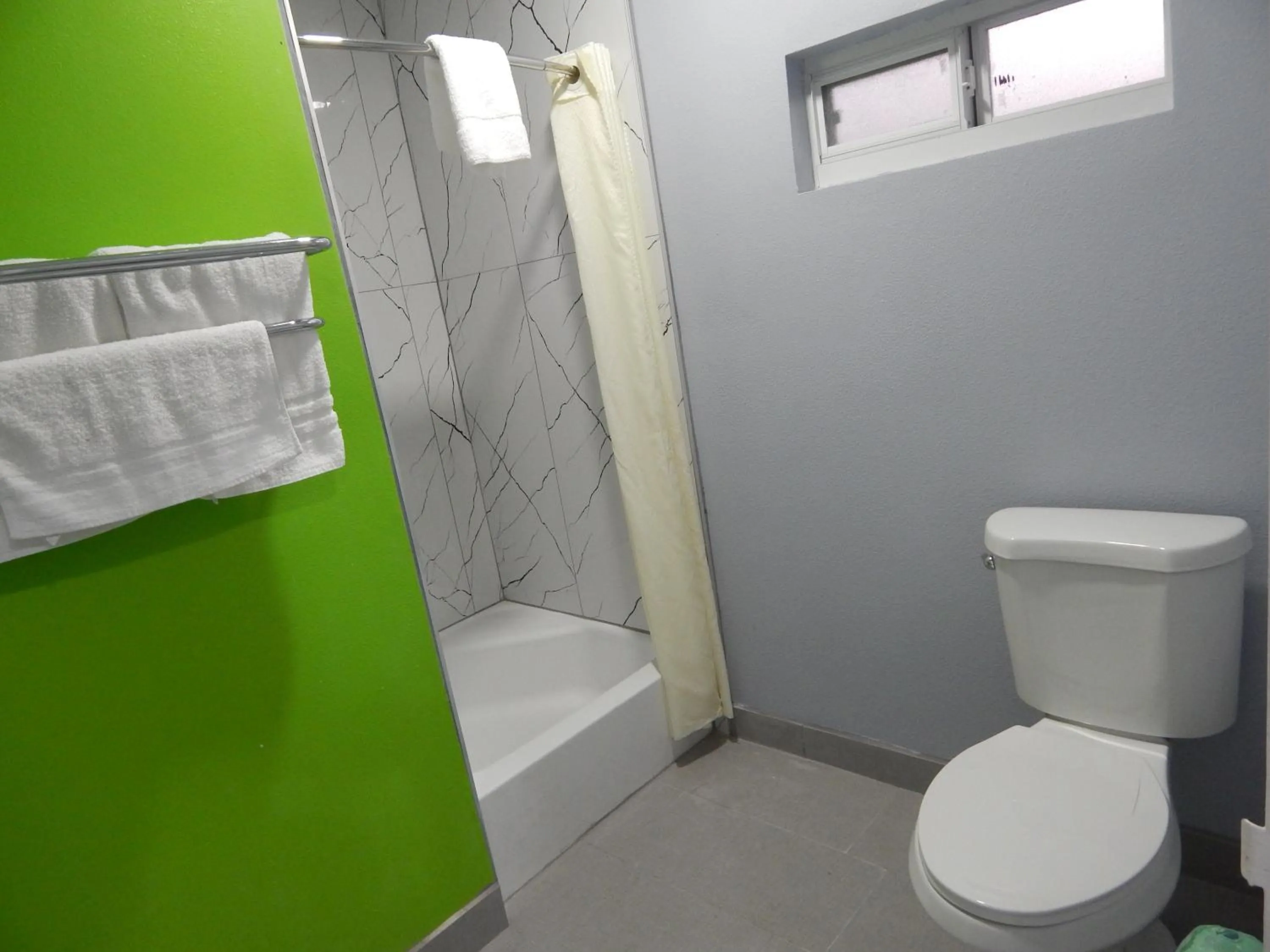 Shower in Executive Inn Fort Stockton