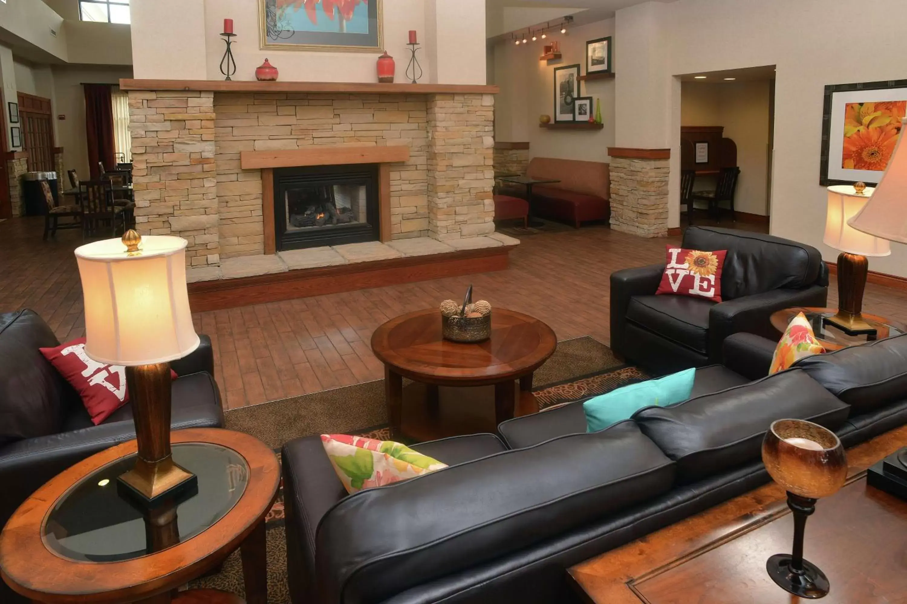 Lobby or reception, Lounge/Bar in Hampton Inn & Suites Springfield