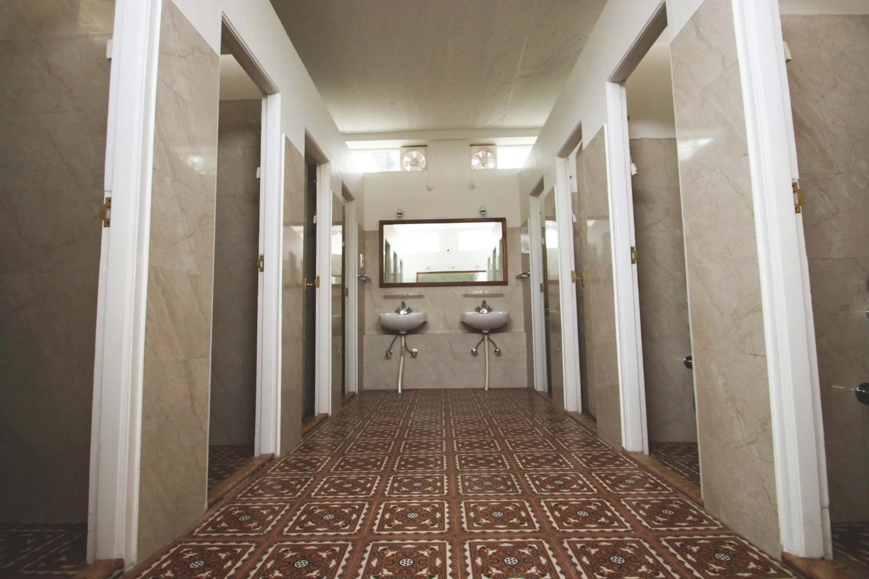 Shower in Jaipur Jantar Hostel