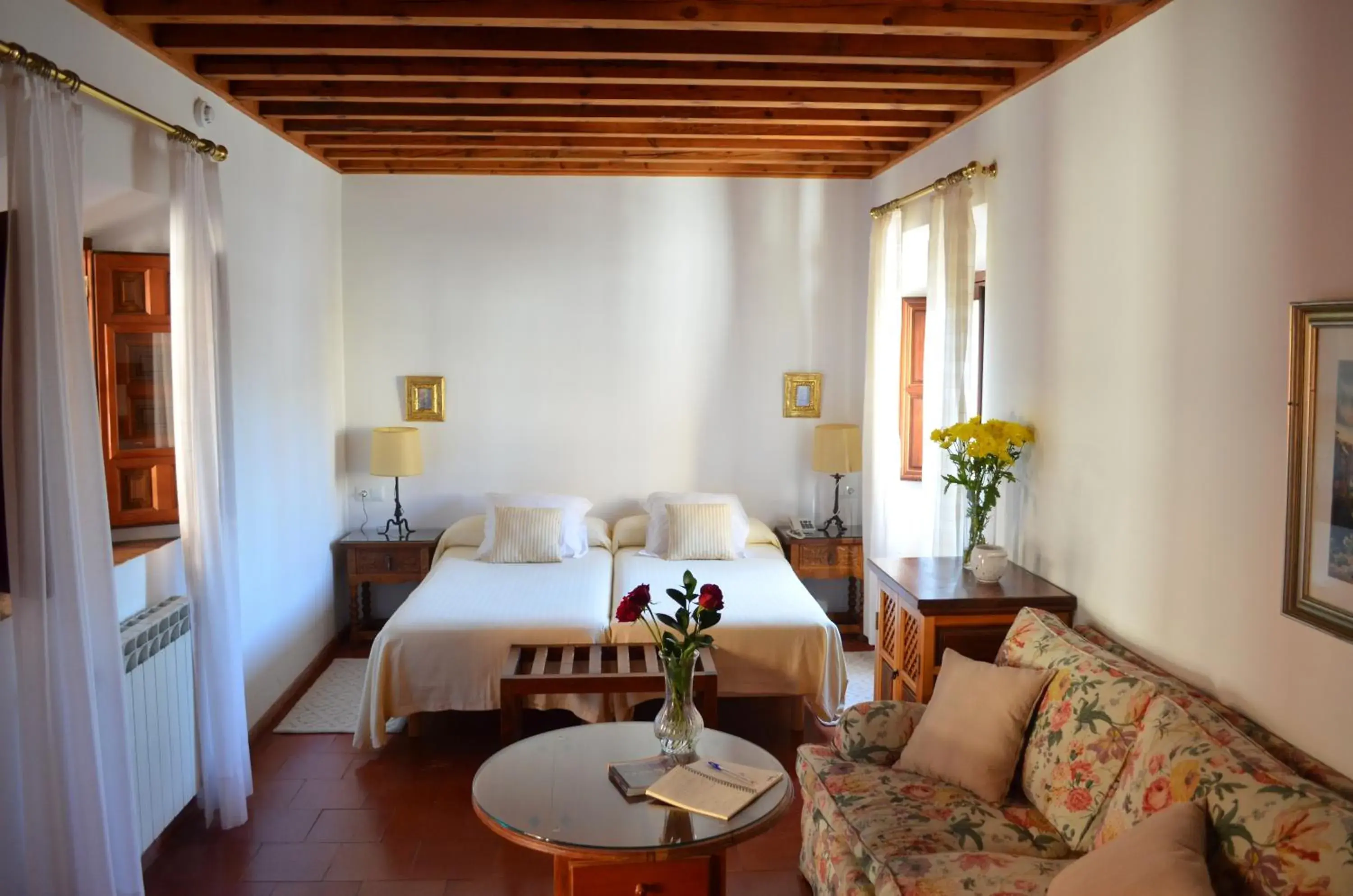 Bedroom, Seating Area in Hotel Santa Isabel La Real