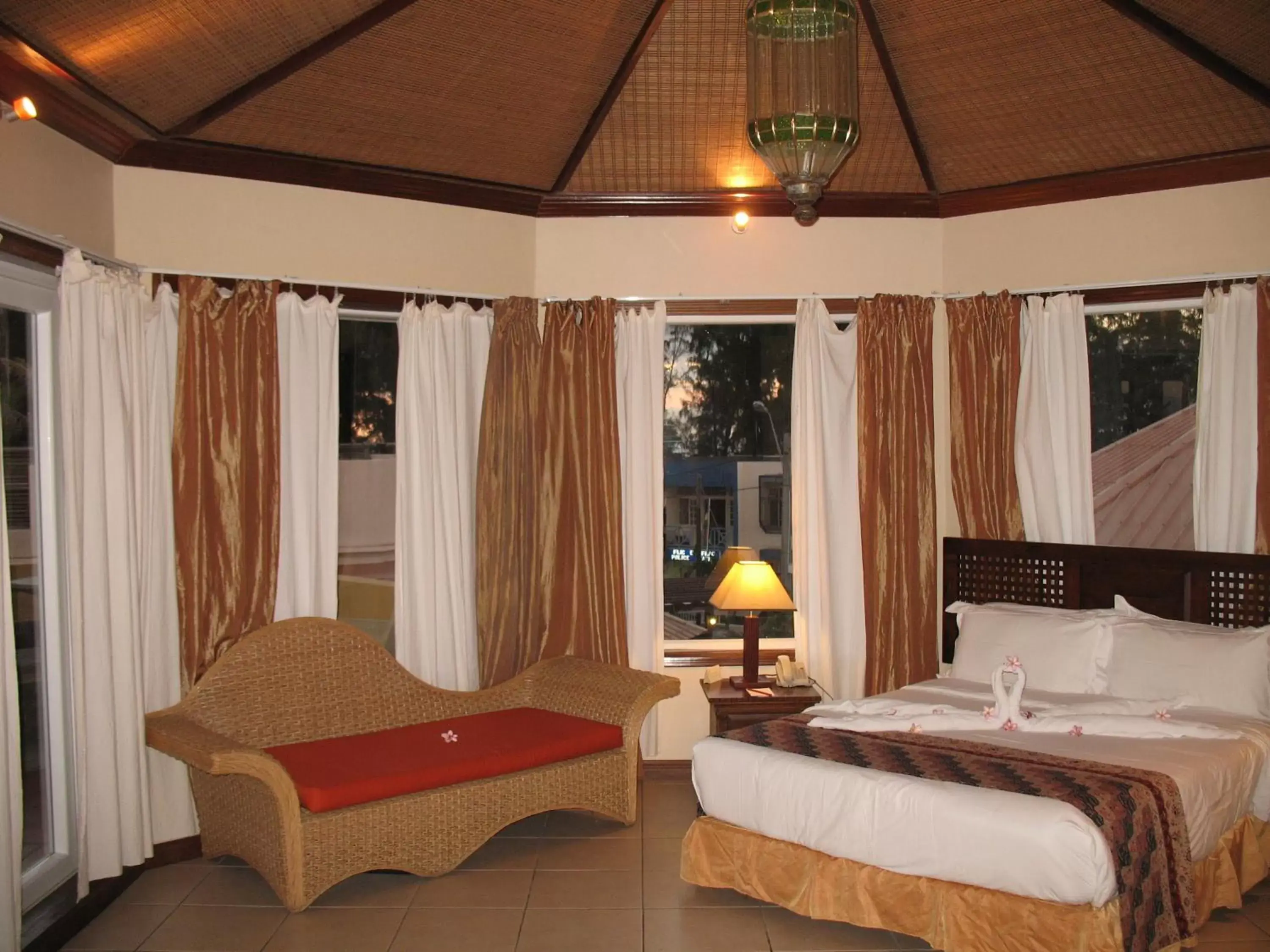 Photo of the whole room, Bed in Aanari Hotel & Spa