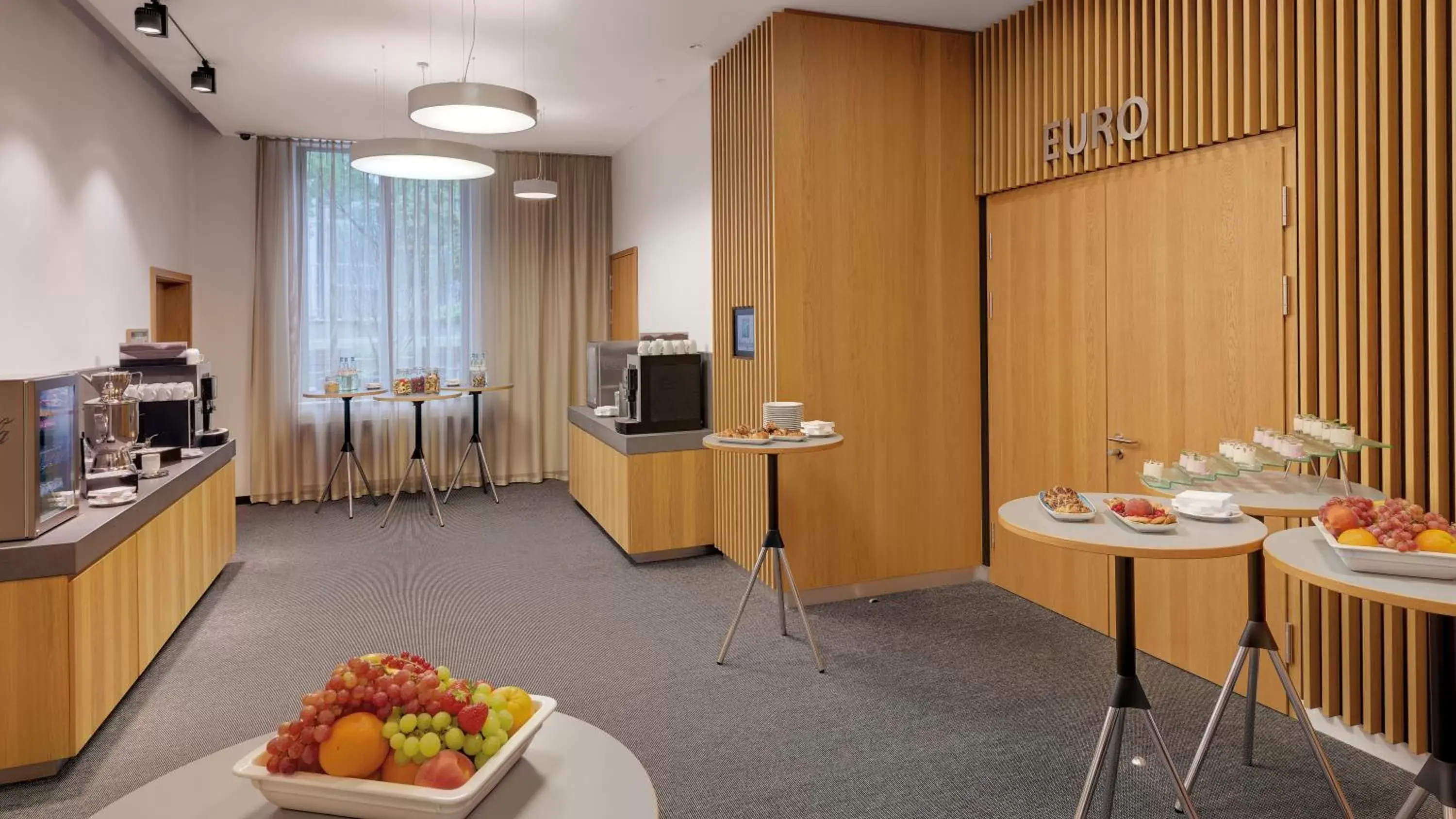 Meeting/conference room, Restaurant/Places to Eat in Holiday Inn Frankfurt - Alte Oper, an IHG Hotel