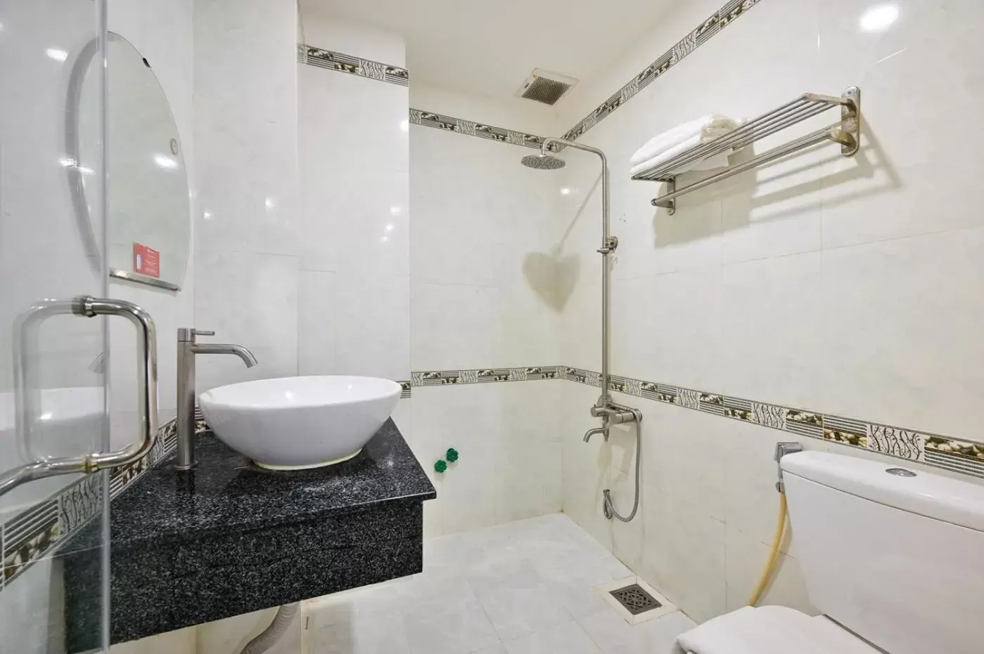 Shower, Bathroom in Gia Hoa Airport Hotel