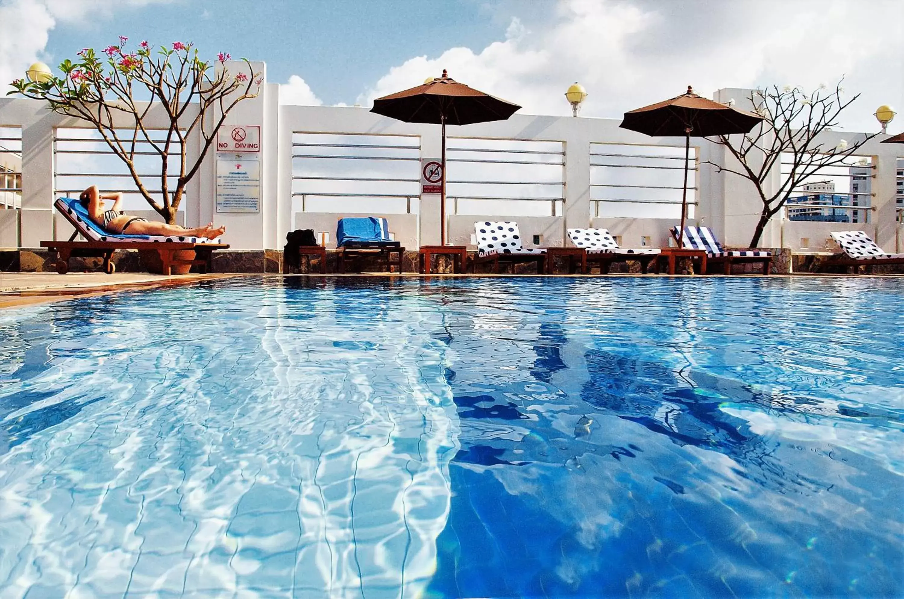 Swimming Pool in Zenith Sukhumvit Hotel - SHA Extra Plus