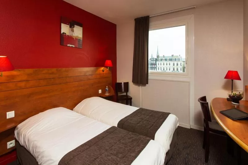 Bed in Kyriad Rouen Centre