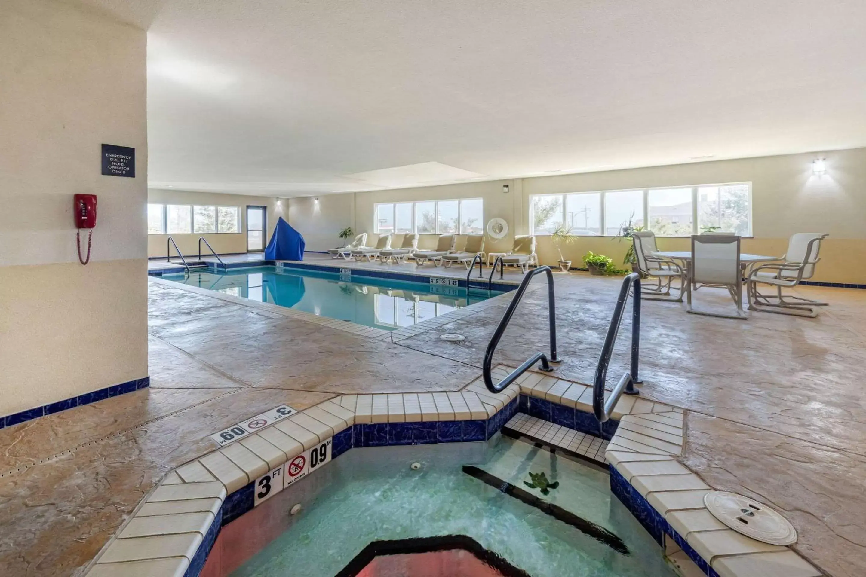 On site, Swimming Pool in Comfort Inn & Suites Perry I-35