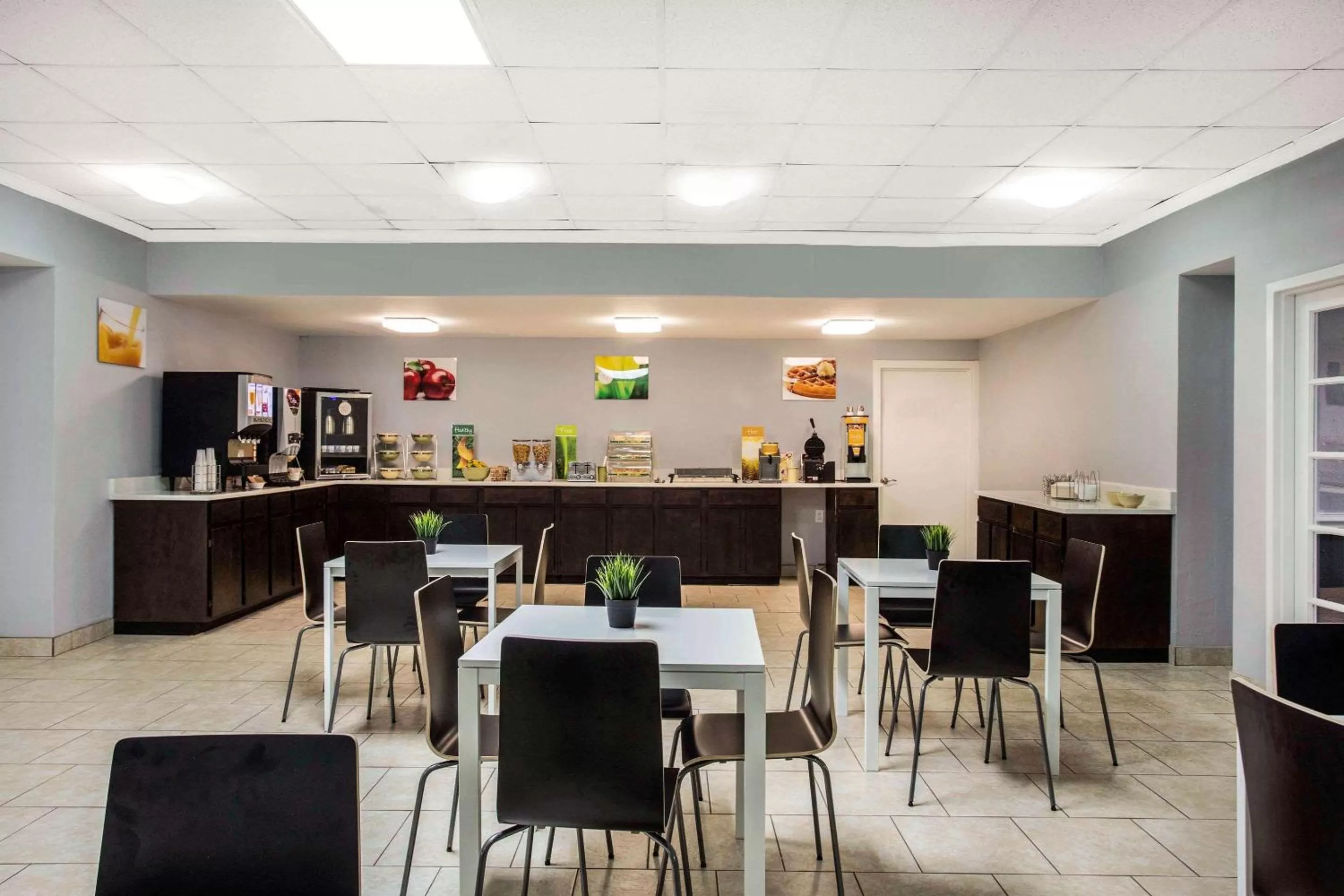 Restaurant/places to eat in Quality Inn & Suites University Area