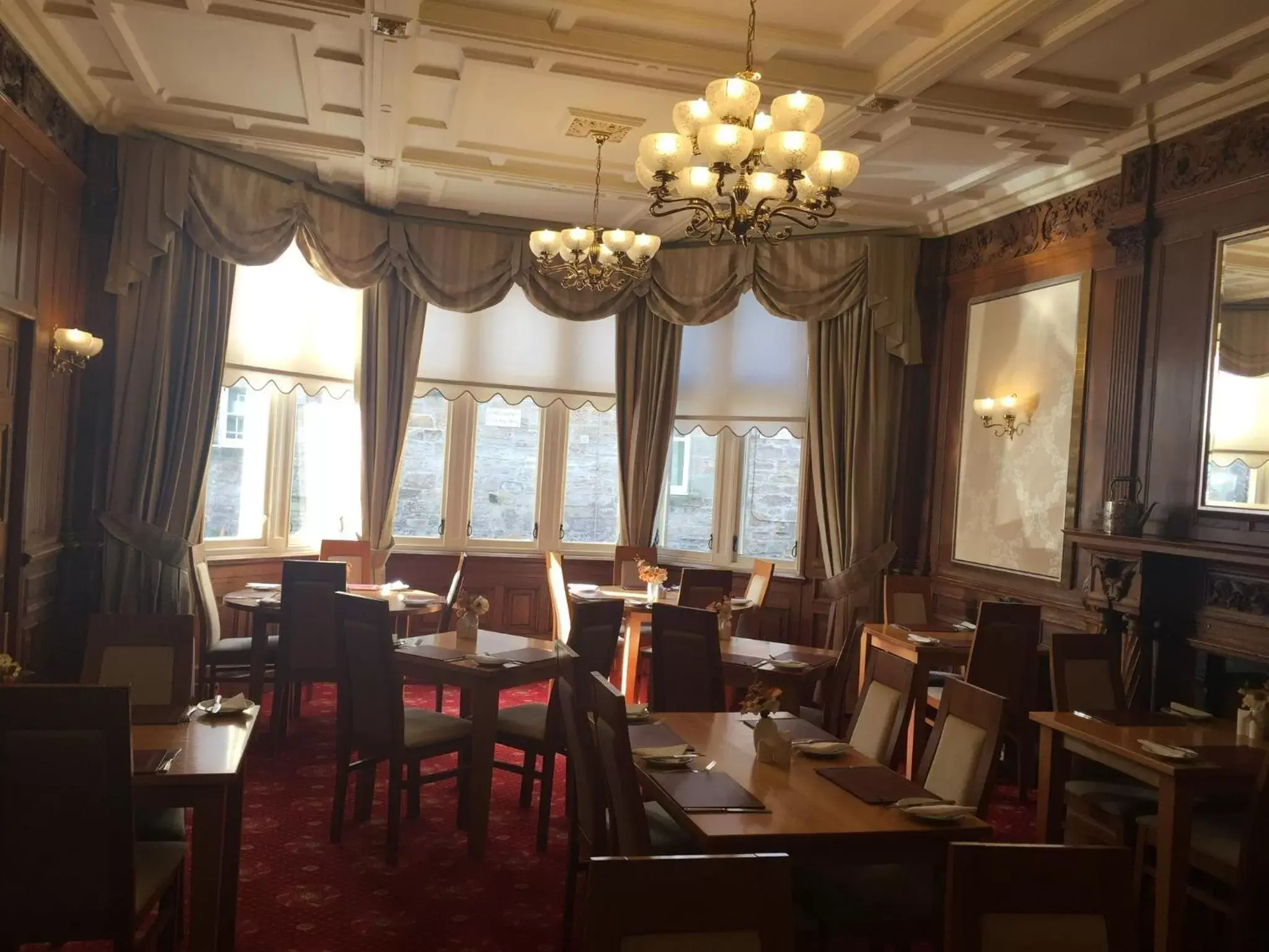 Restaurant/Places to Eat in Victoria Hotel