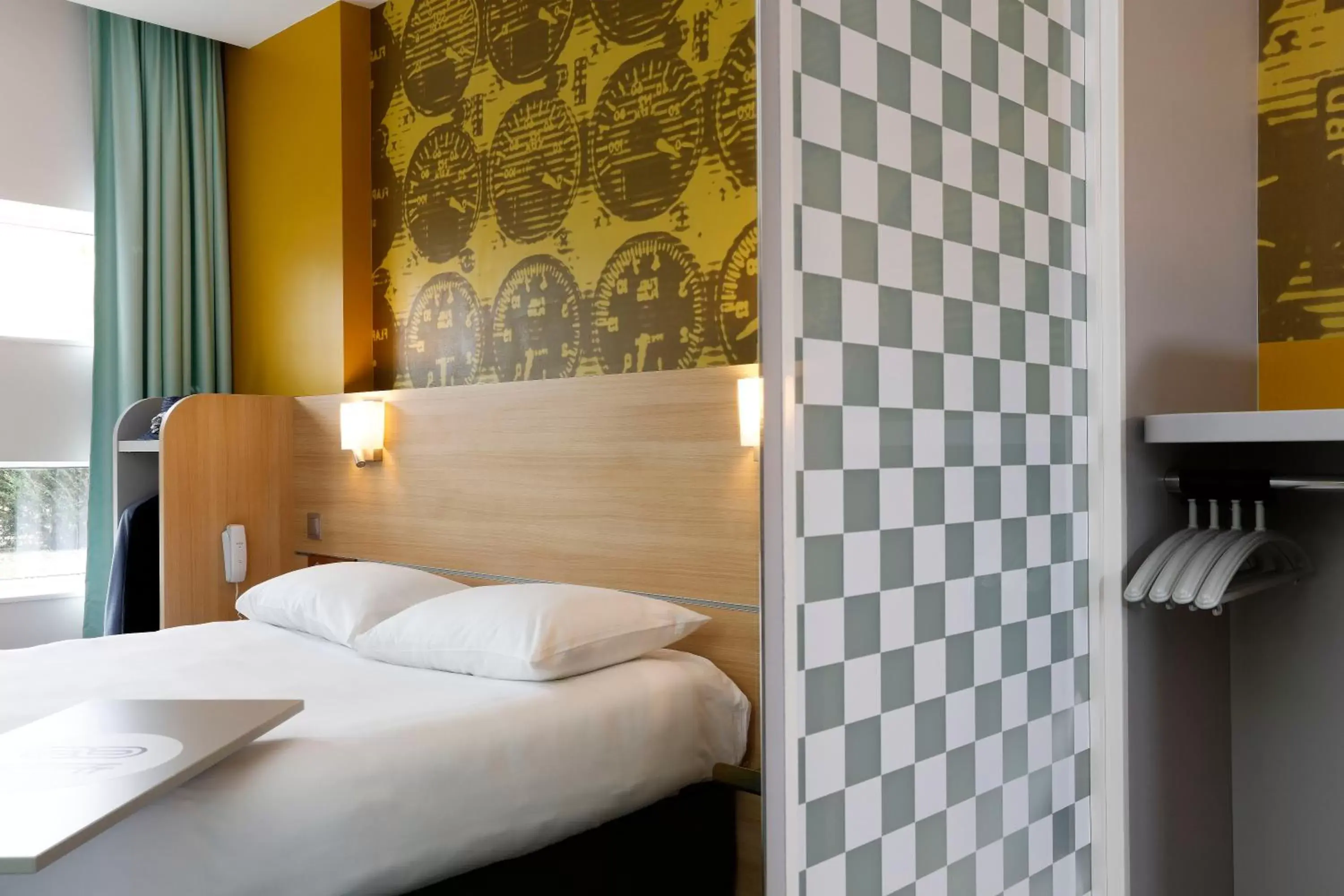 Bedroom, Bed in ibis Styles Le Mans Sud Mulsanne