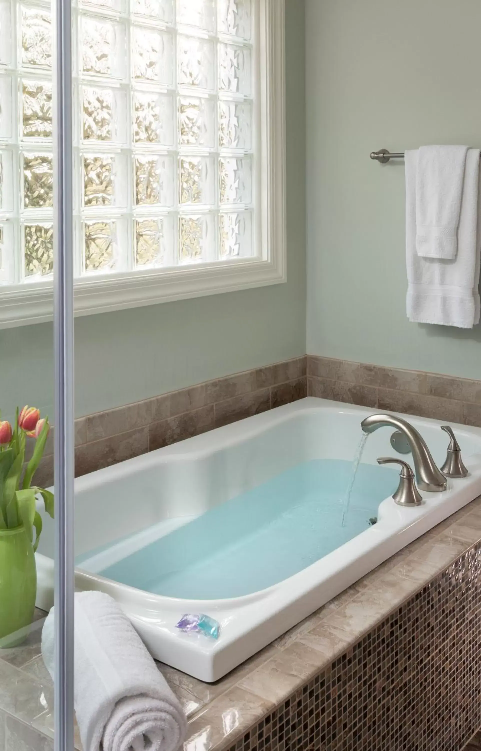 Bathroom in Inn at Huntingfield Creek