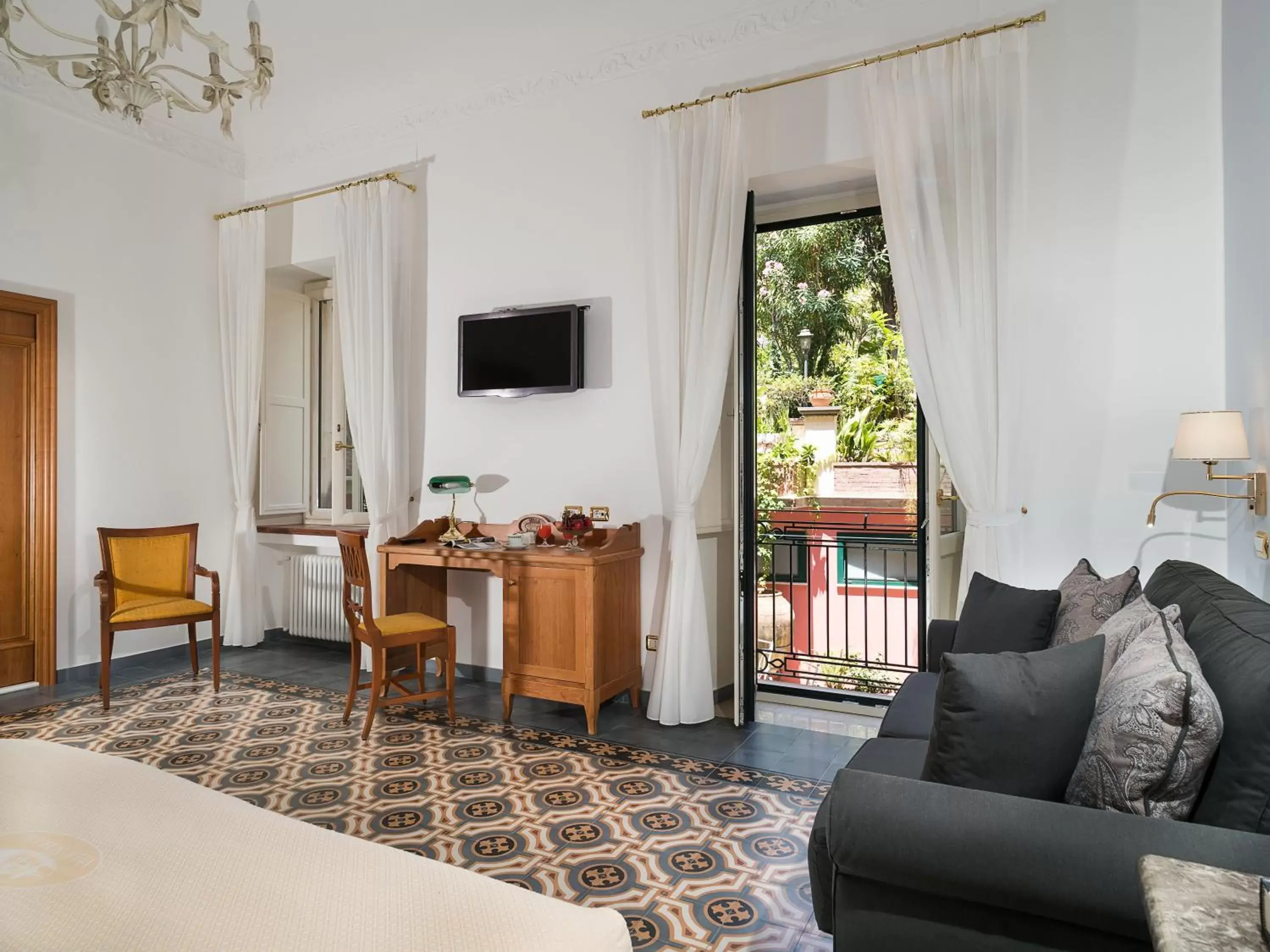 Bedroom, Seating Area in Hotel Villa Schuler